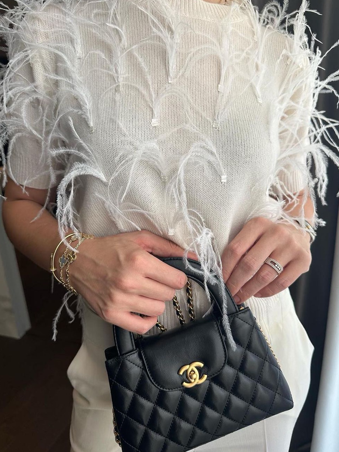 Chanel Mini Shopping Bag Shiny Aged Calfskin & Gold Black 착용 스타일 - 4