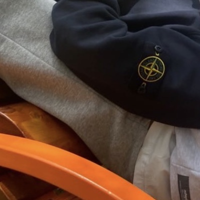 Stone Island 63051 Crewneck Sweatshirt Navy Blue - 22SS 착용 스타일
