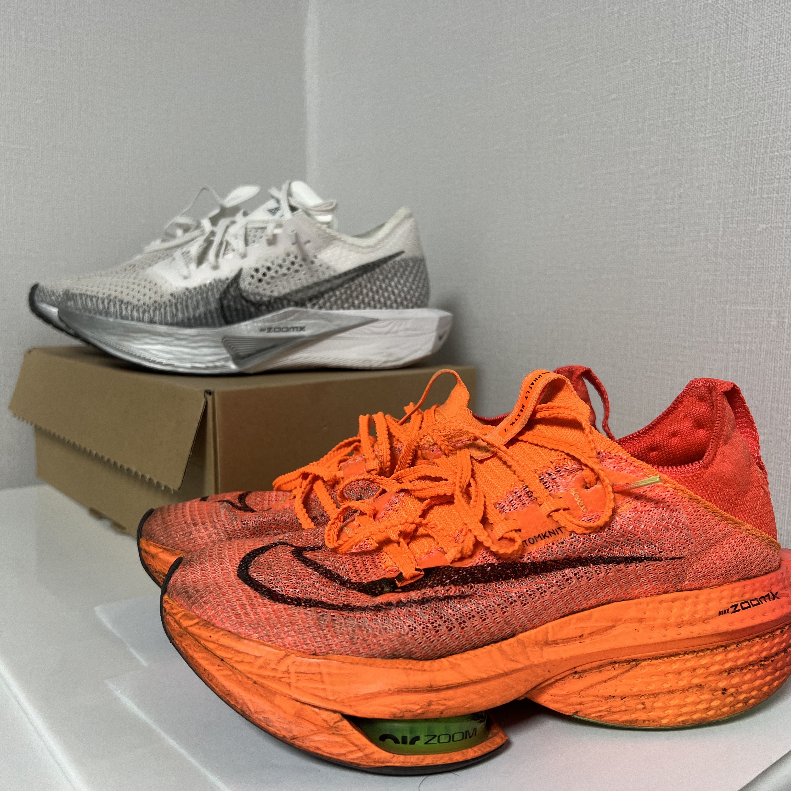 Nike ZoomX Vaporfly Next% 3 White Grey, Nike Air Zoom Alphafly Next% 2 Total Orange 착용 스타일