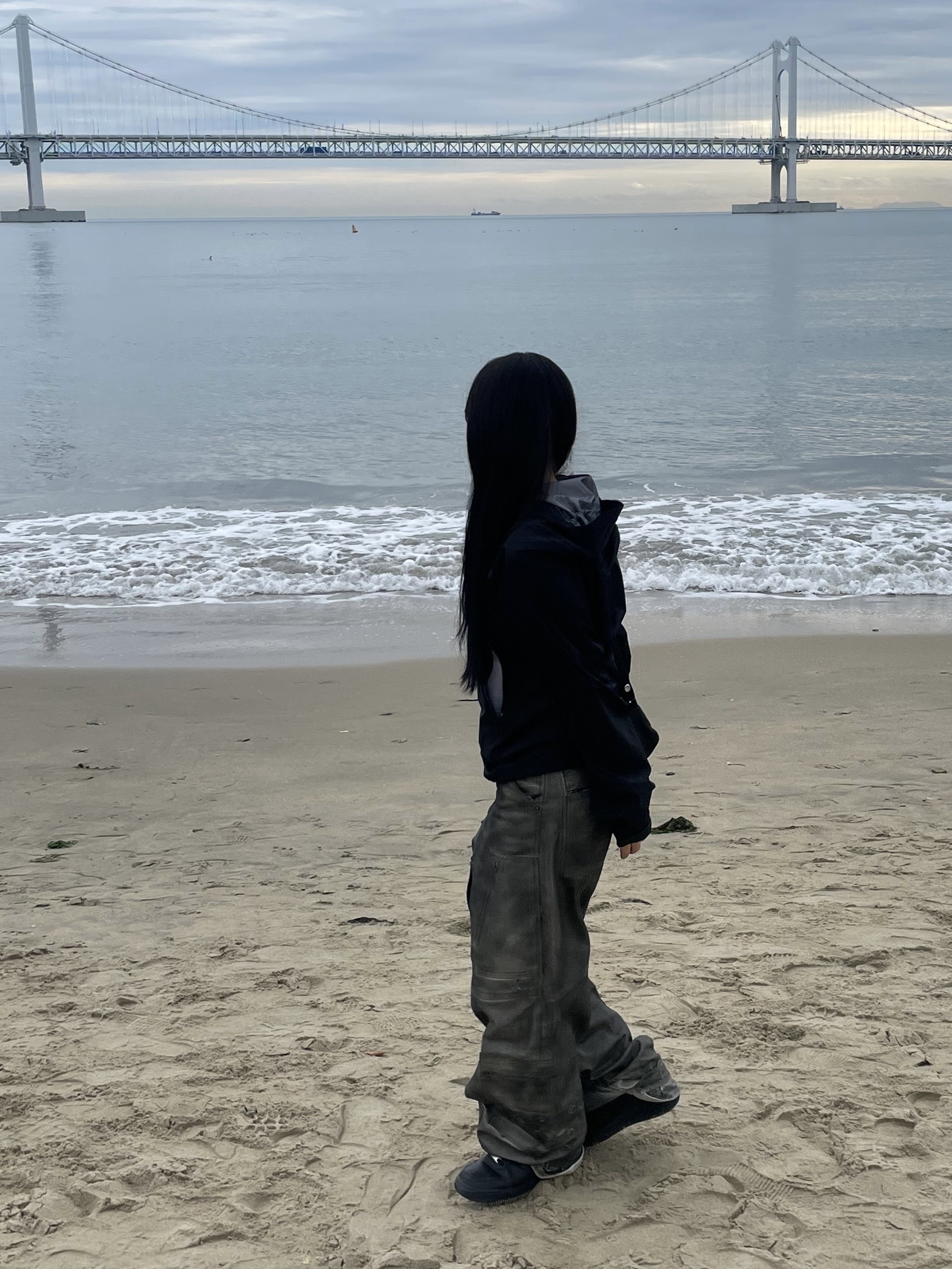 Arc'teryx Beta Jacket Black, Project G/R Flight Denim Pants Dust Grey 착용 스타일 - 5
