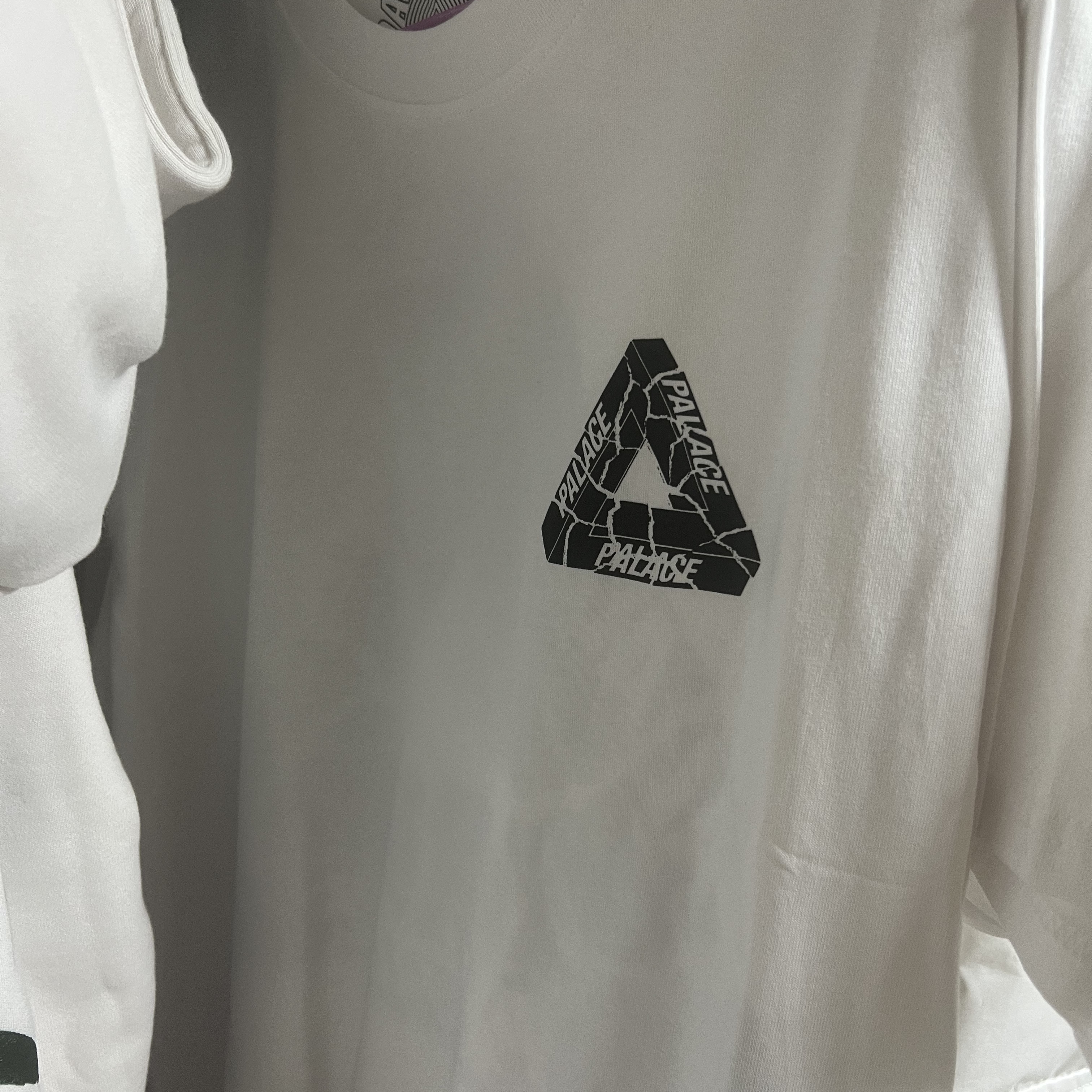 Palace Tri-Ripped T-Shirt White - 23FW 착용 스타일