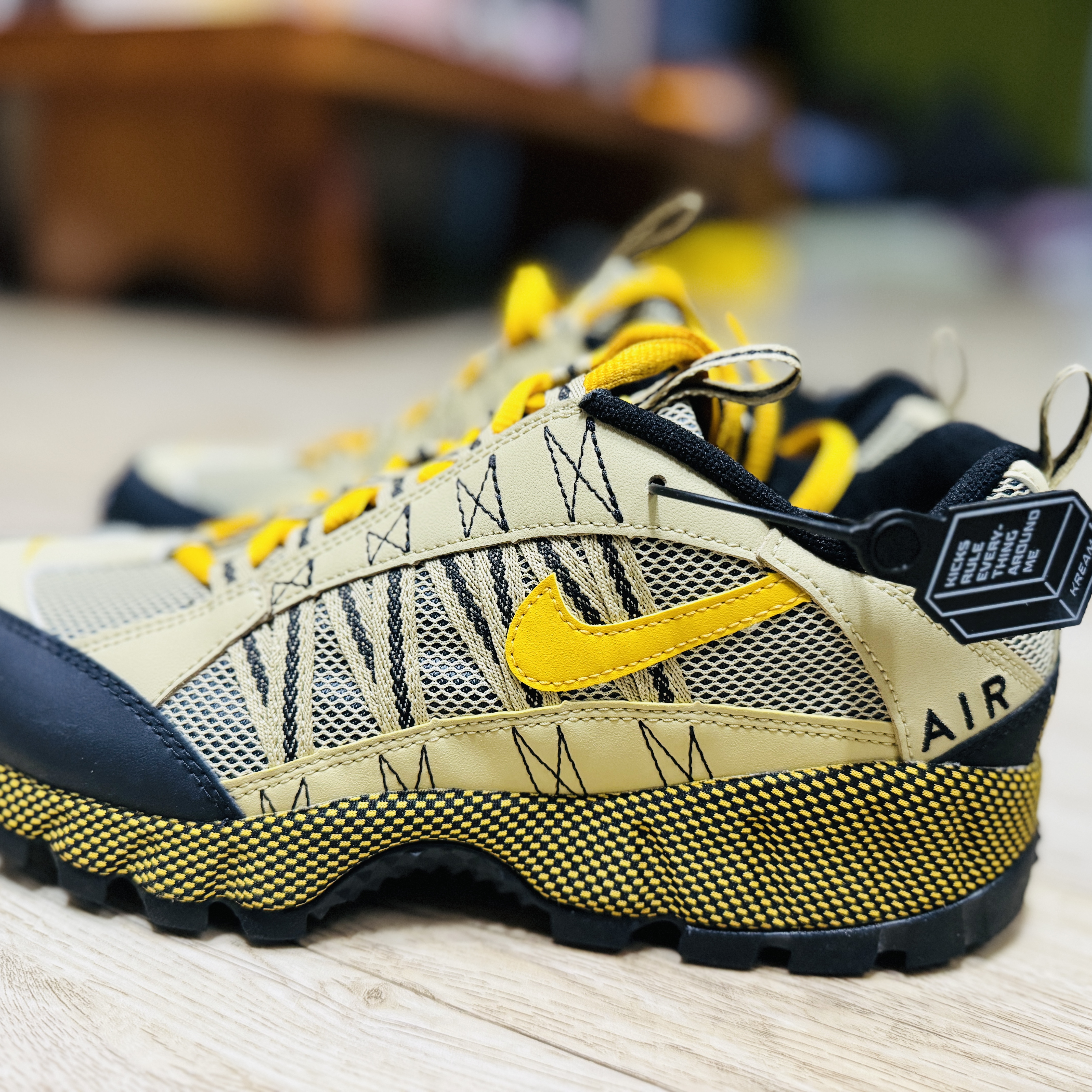 Nike Air Humara Wheat Grass 착용 스타일