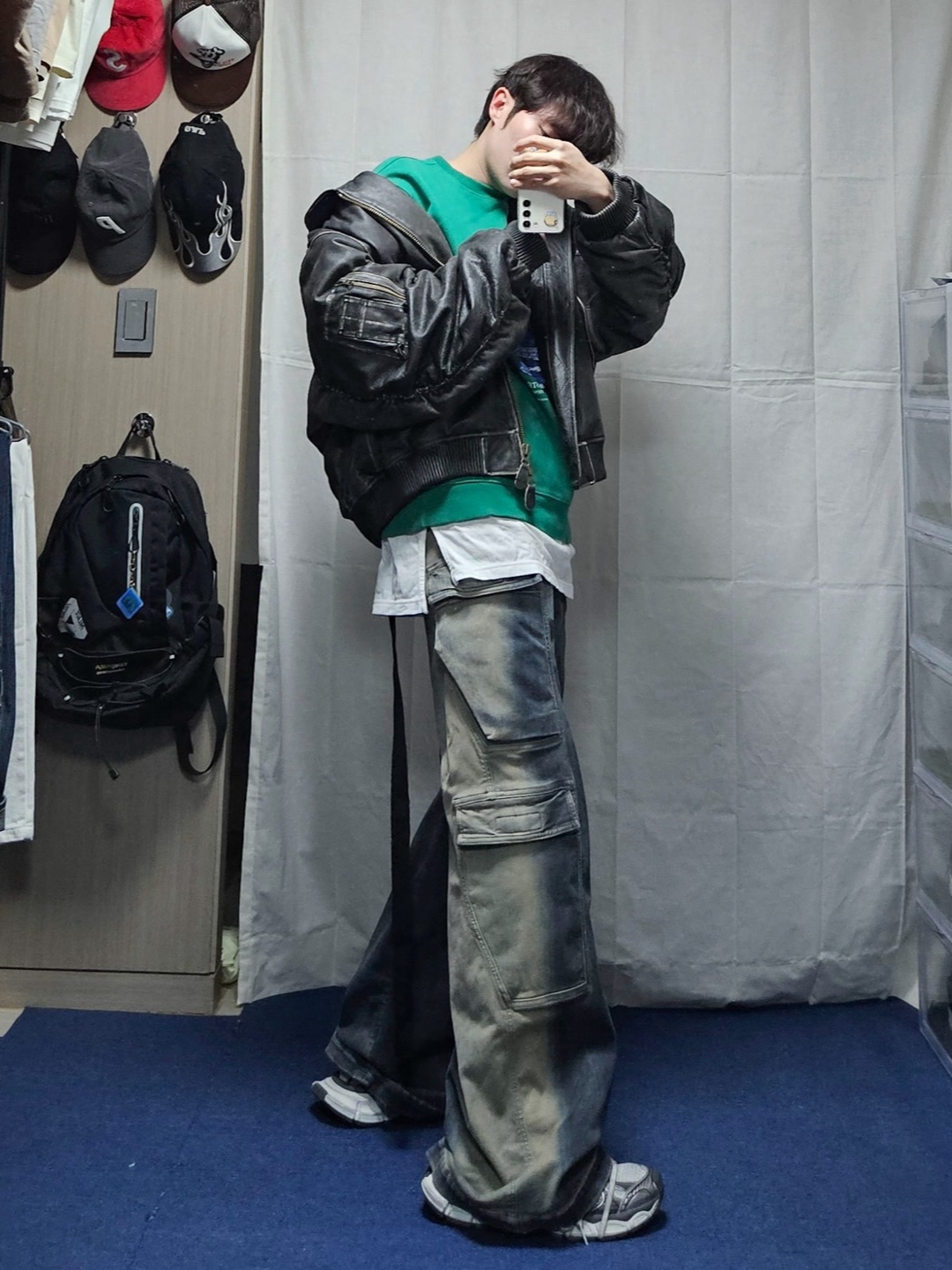 Balenciaga 3XL Sneakers Grey White Red, Undermycar Gubalok Vintage Washed All Leather Hood Bomber Dark Earth - 23FW 착용 스타일 - 1