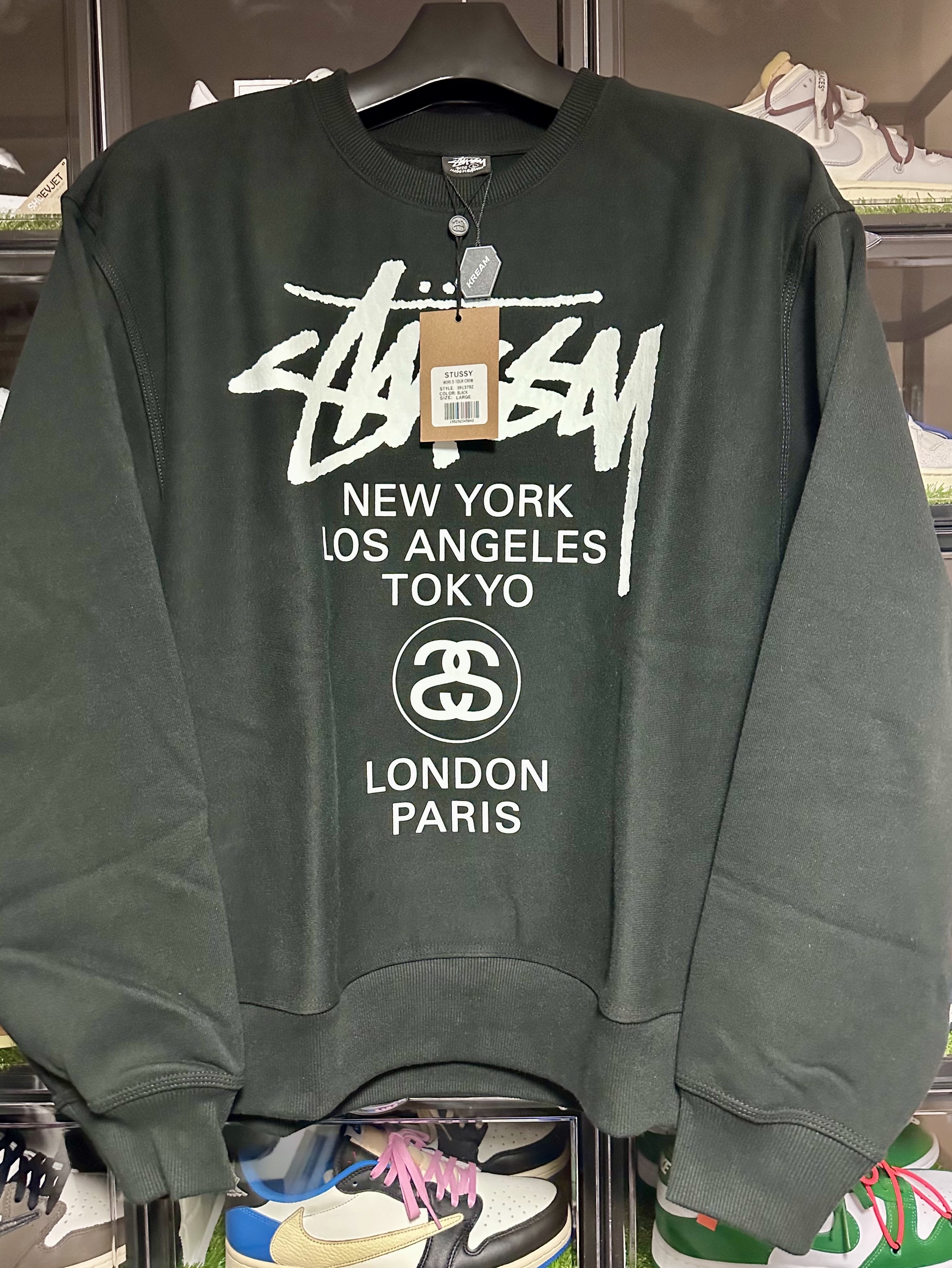 Stussy World Tour Crew Black 2023 착용 스타일 - 1