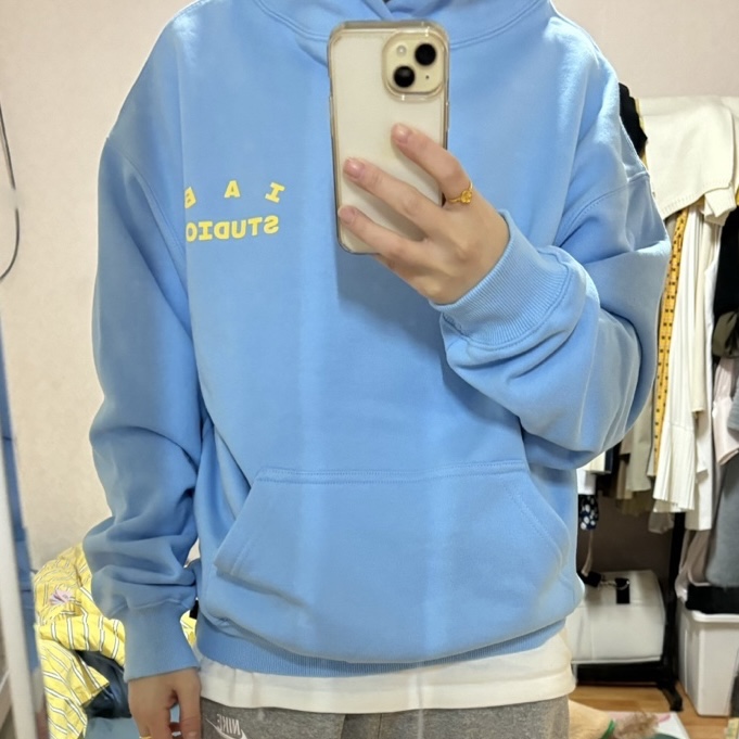 IAB Studio Hoodie Sky Blue Lemon 착용 스타일