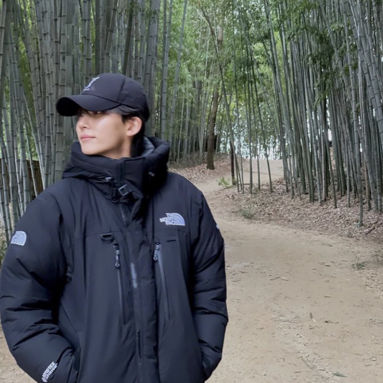 The North Face Himalayan Parka Black 착용 스타일