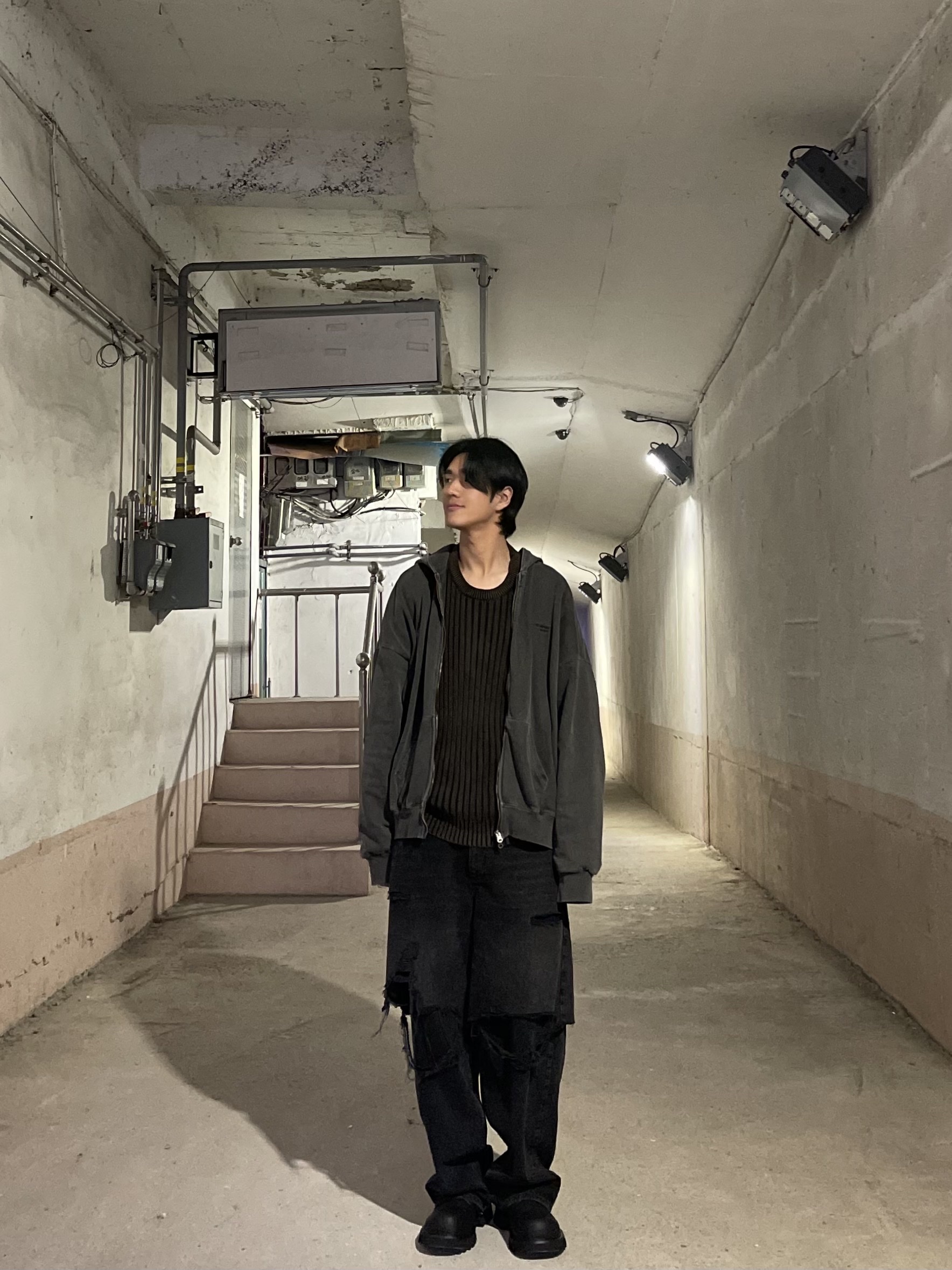 Undermycar Mu.11 Anti Fxxking Logo Play Oversized Pigment Hood Zip-up Gray 착용 스타일