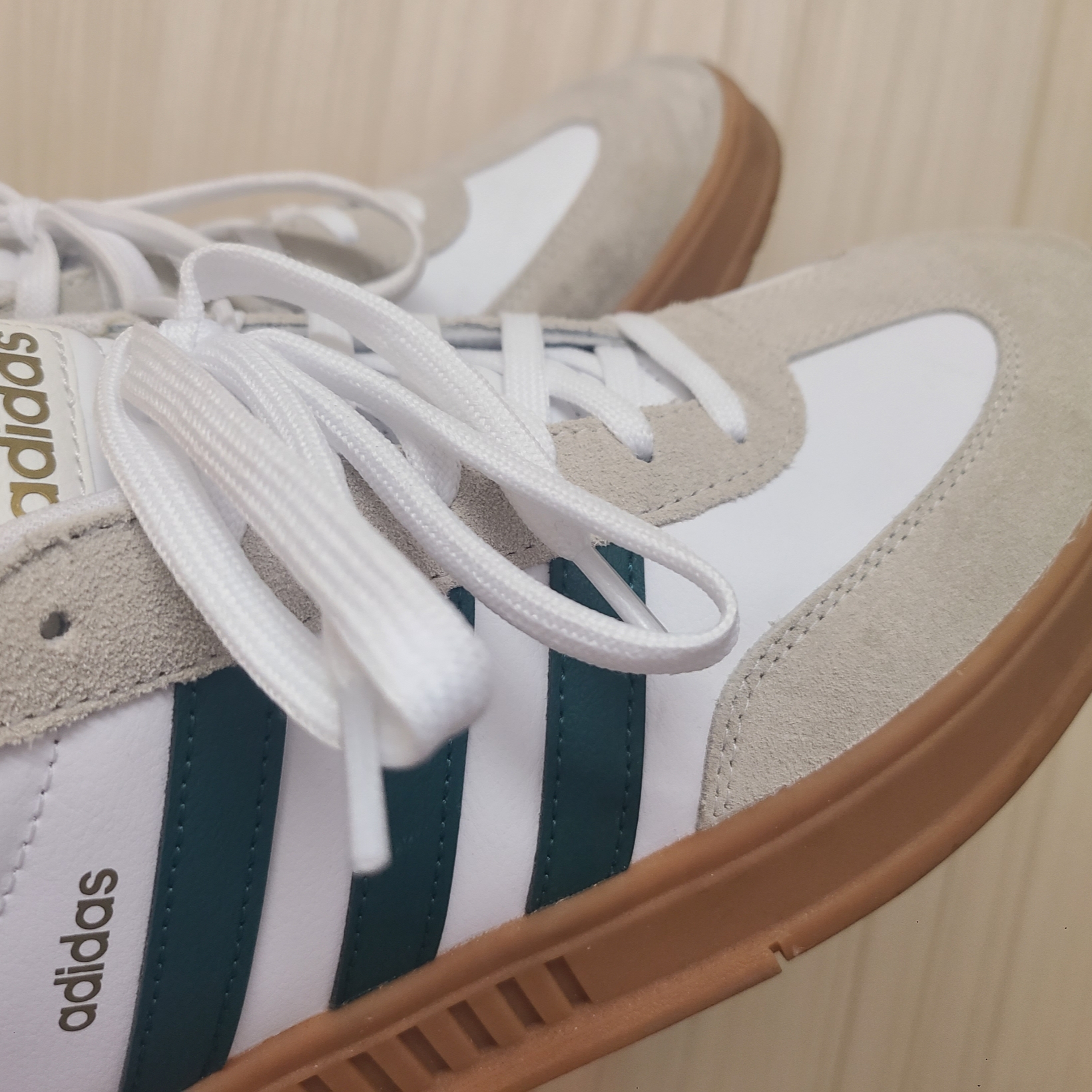 Adidas Gradas Collegiate Green 착용 스타일