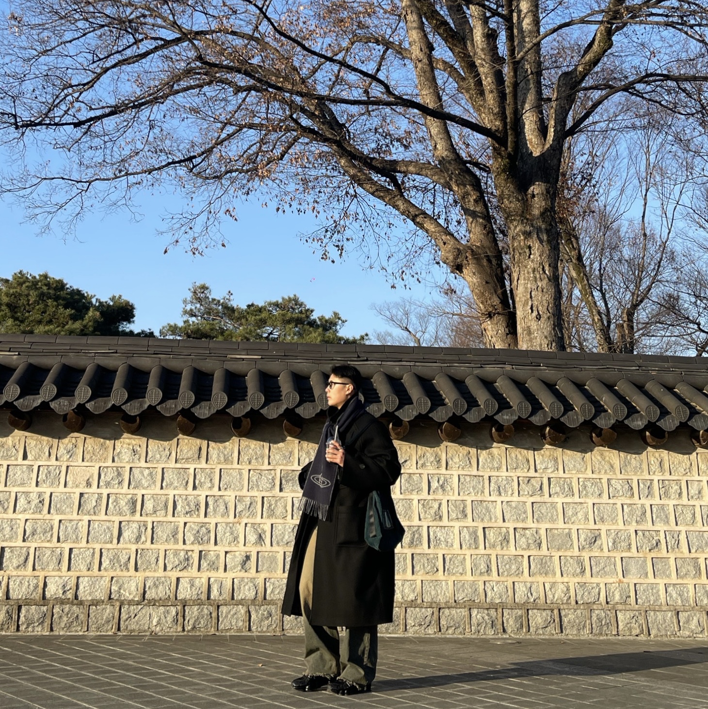 Undermycar Legion.02 Balmacaan Oversized Wool Coat Black, (W) Nike Shox TL Black and Max Orange 착용 스타일 - 1