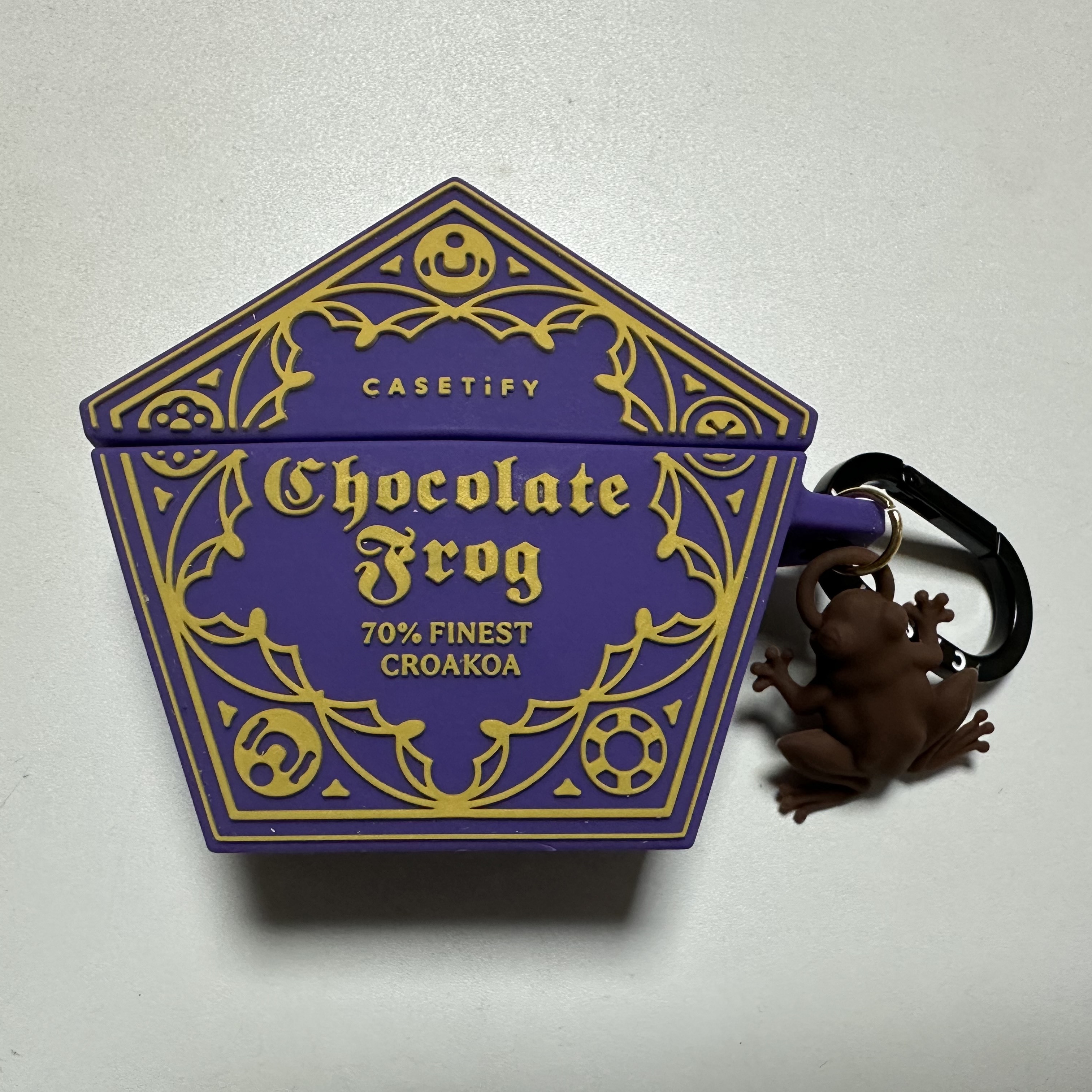 Casetify x Harry Potter Chocolate Frog Collectible AirPods Pro Case 착용 스타일