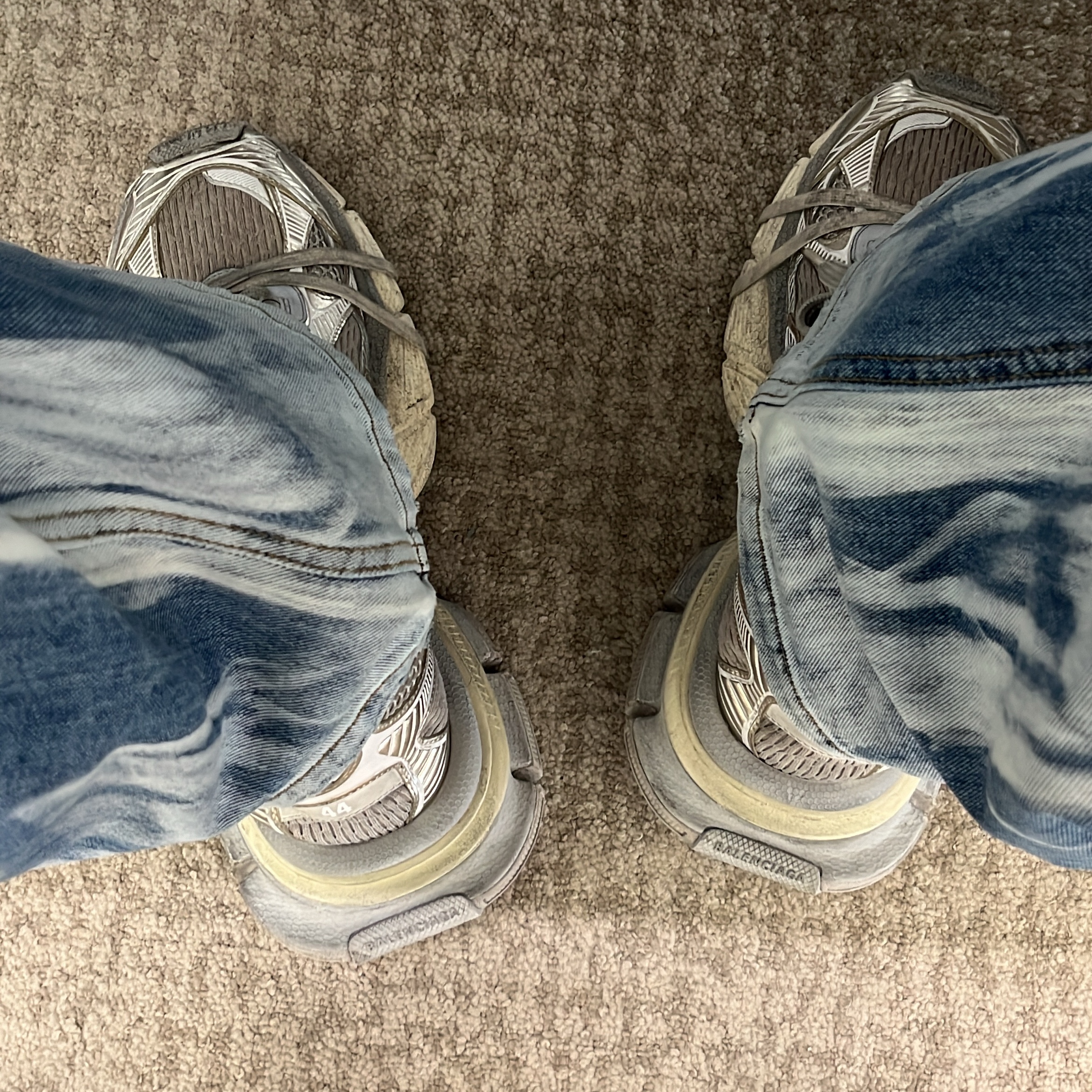 Balenciaga 3XL Sneakers Light Beige 착용 스타일
