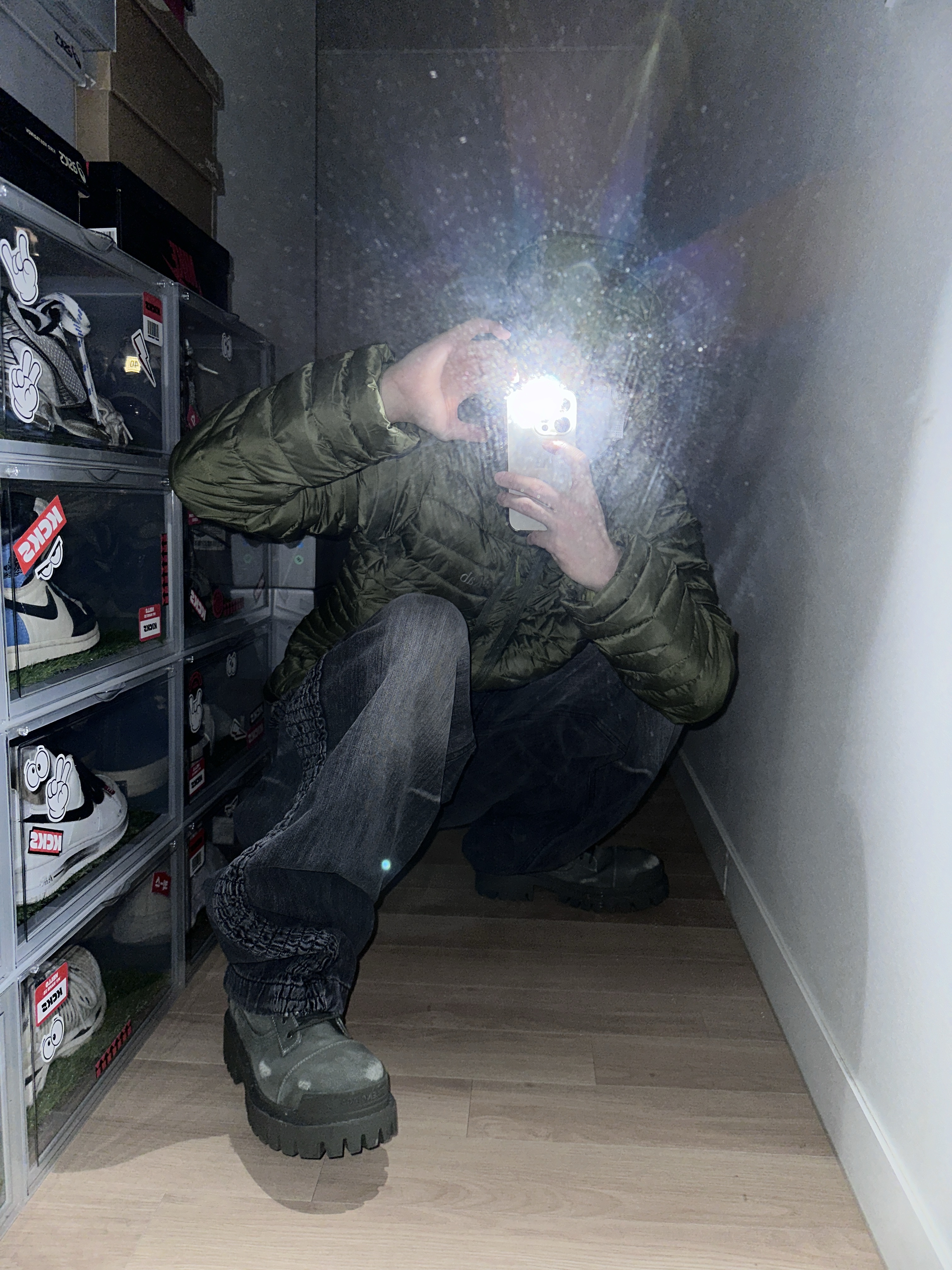 Rab Microlight Alpine Jacket Chlorite Green, [KREAM 단독] Etce Smocking Baggy Jean Grey 착용 스타일 - 4