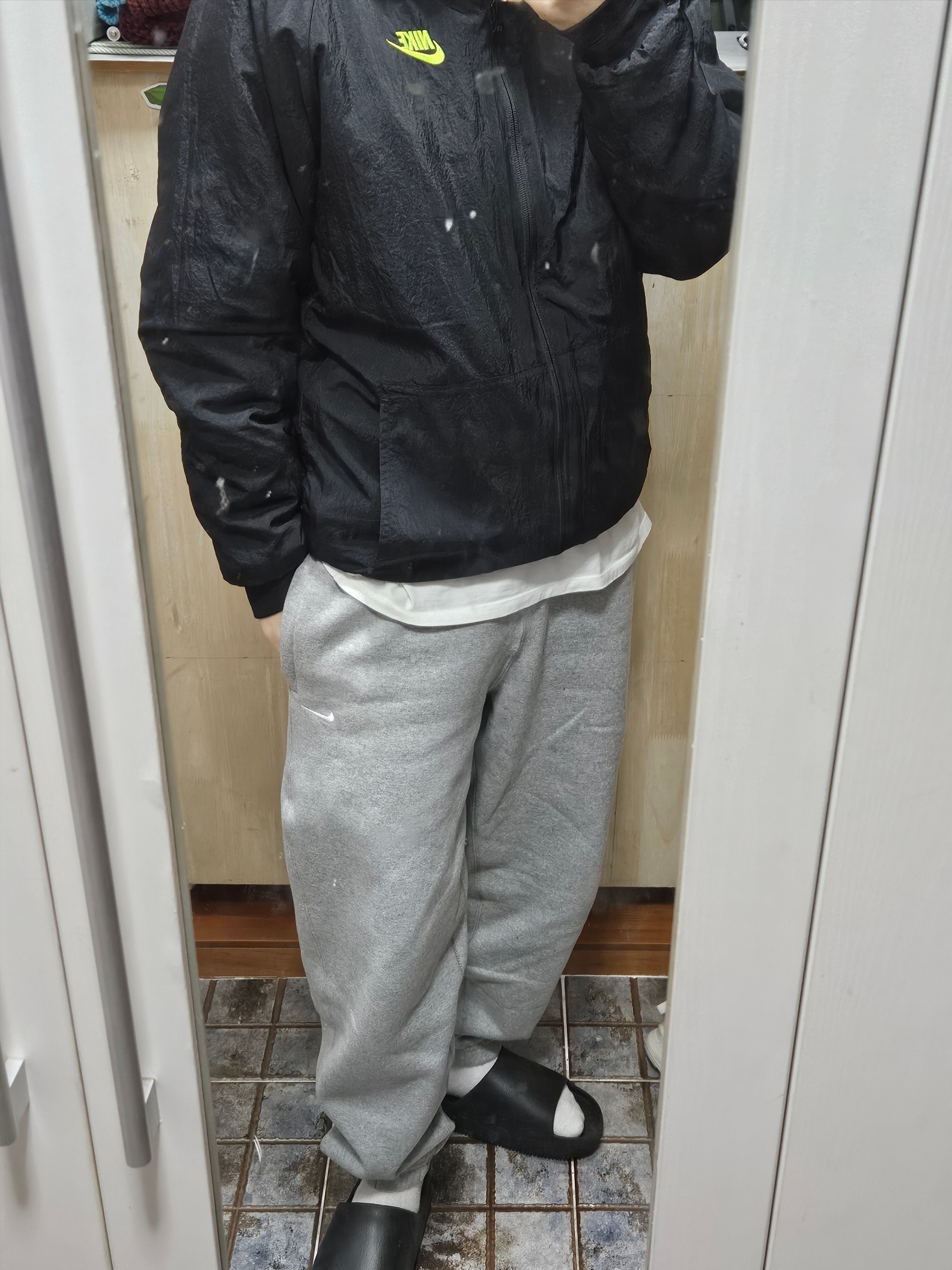 Nike Calm Slide Black, Nike NRG Solo Swoosh Fleece Pants Dark Grey Heather - Asia 착용 스타일