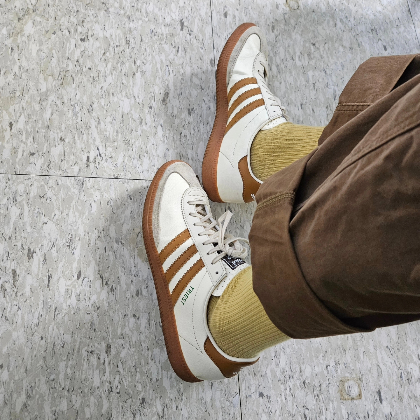 Adidas City Series Triest Cream White, Omega Seamaster Planet Ocean 600M Co Axial Master Chronometer Steel Black 착용 스타일 - 8