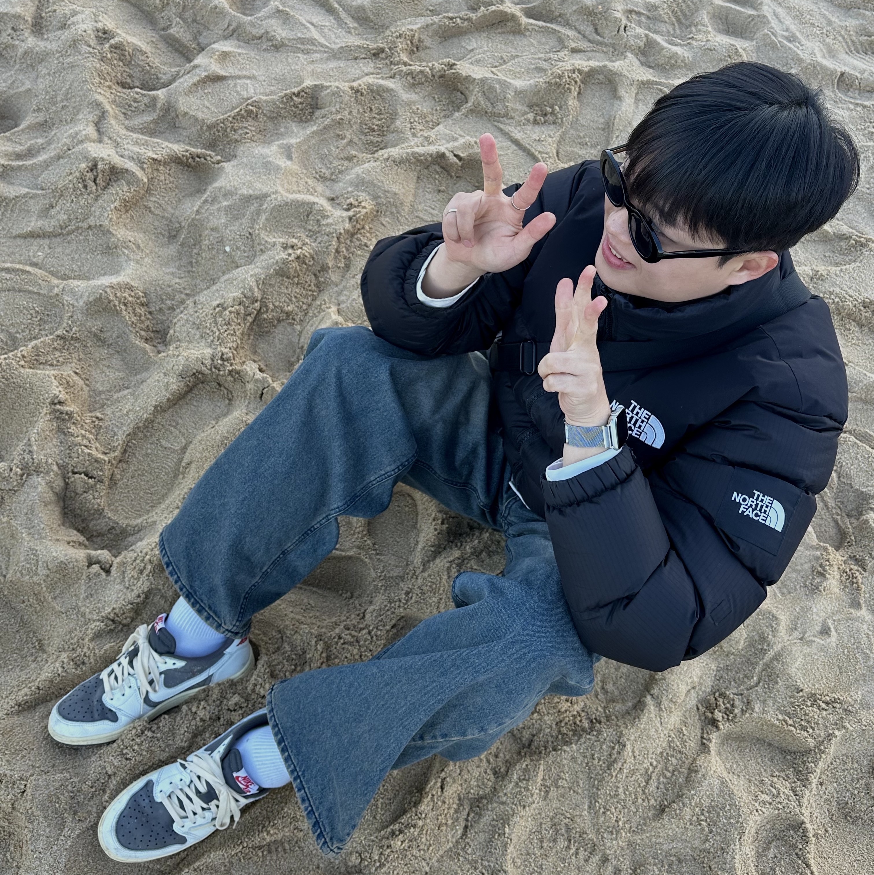 Jordan 1 x Travis Scott Retro Low OG SP Sail and Ridgerock 착용 스타일