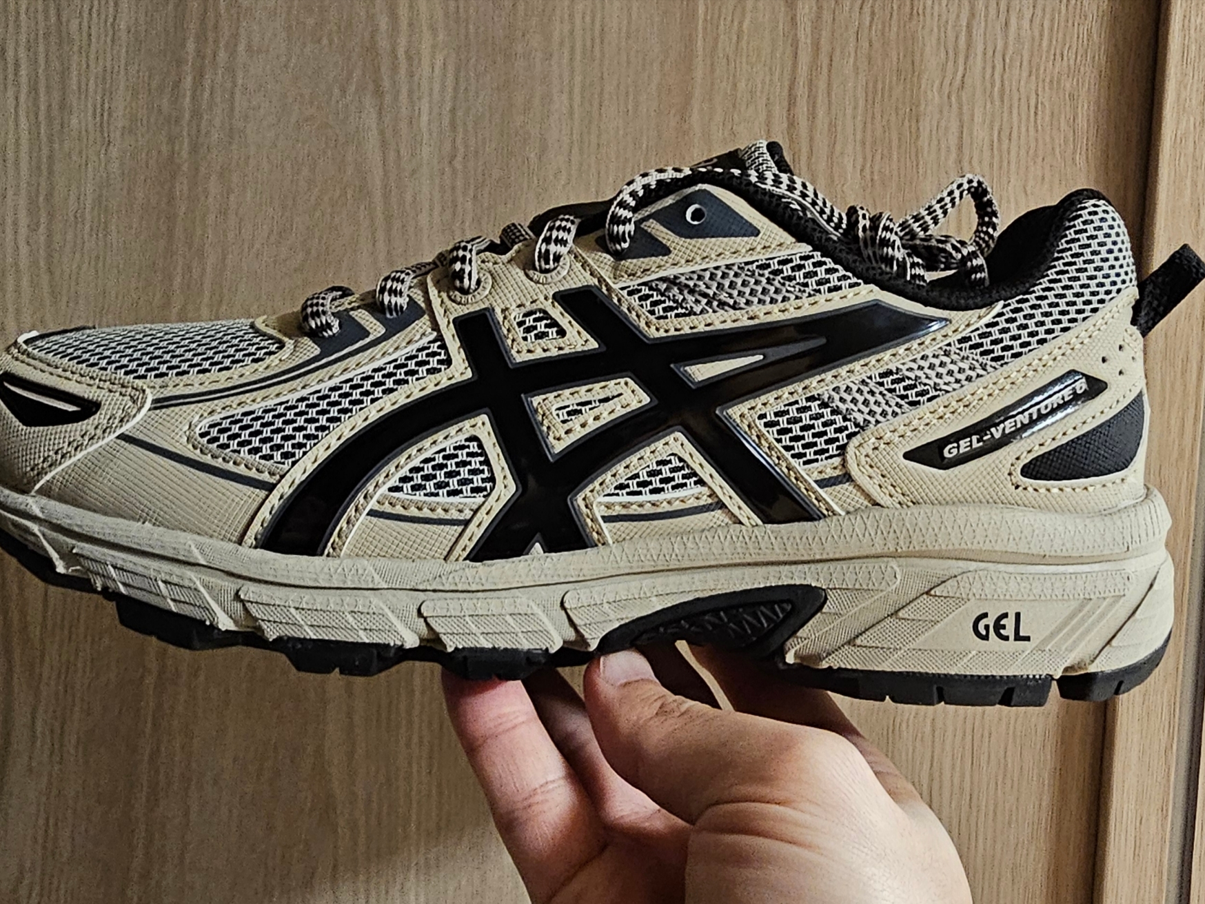 Asics Gel-Venture 6 Feather Grey Black 착용 스타일