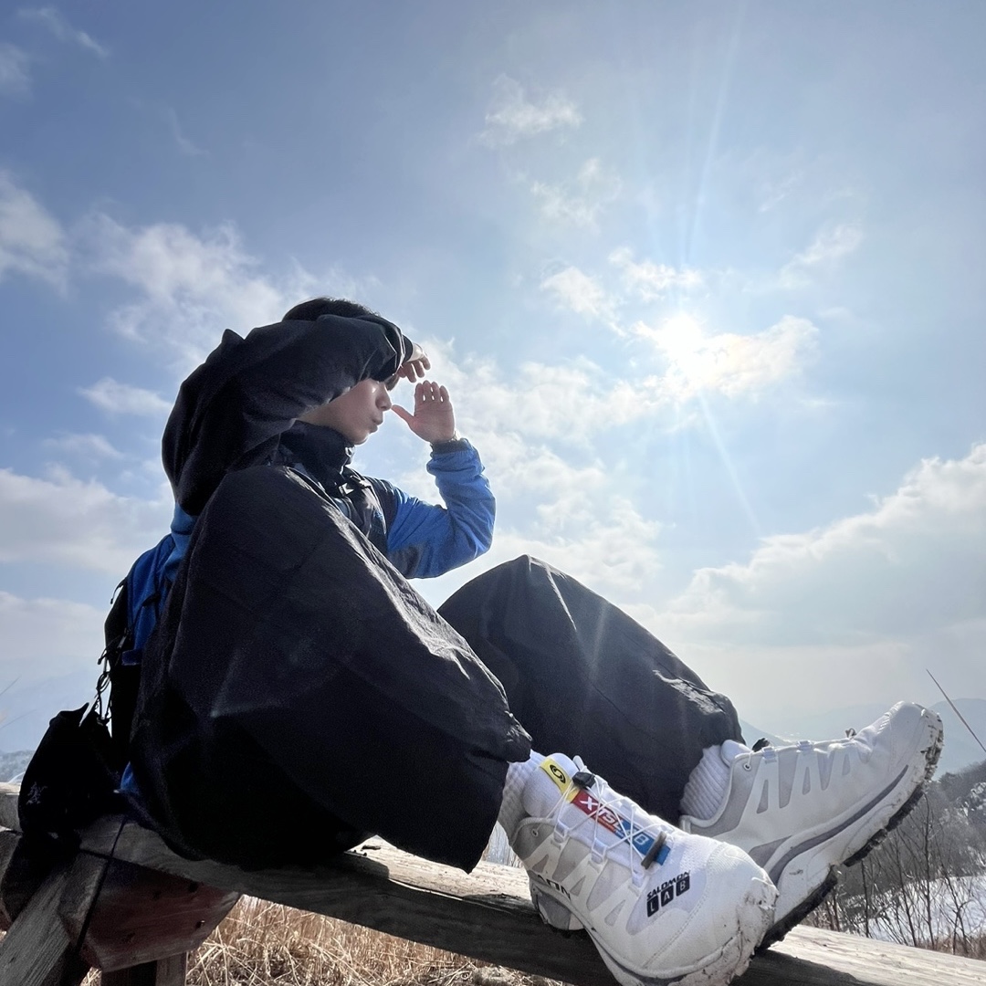 Salomon XT-4 White Lunar Rock, Arc'teryx x Beams Atom LT Hoody Boro Blue 착용 스타일