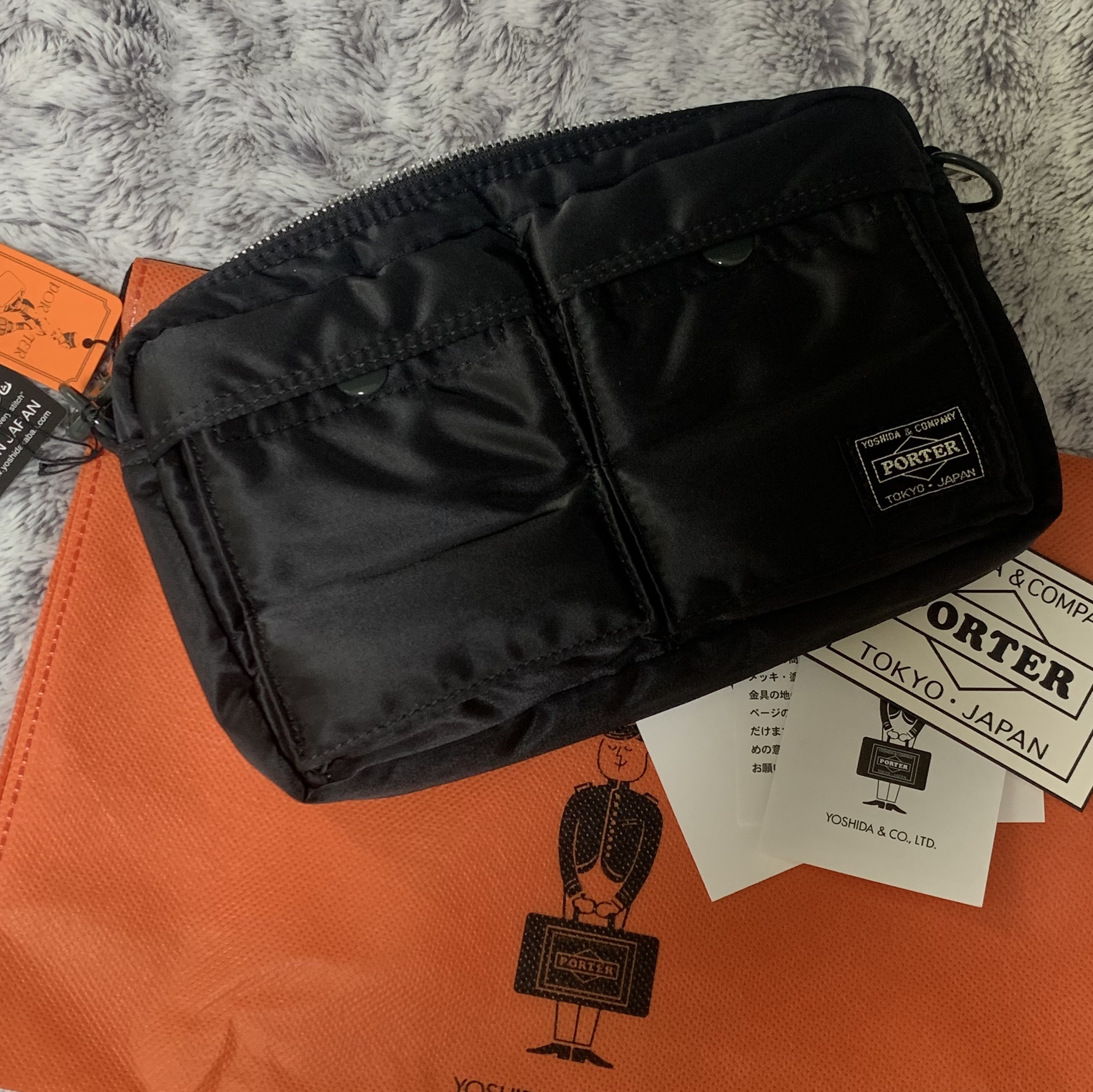 Porter Tanker Shoulder Bag Black 착용 스타일