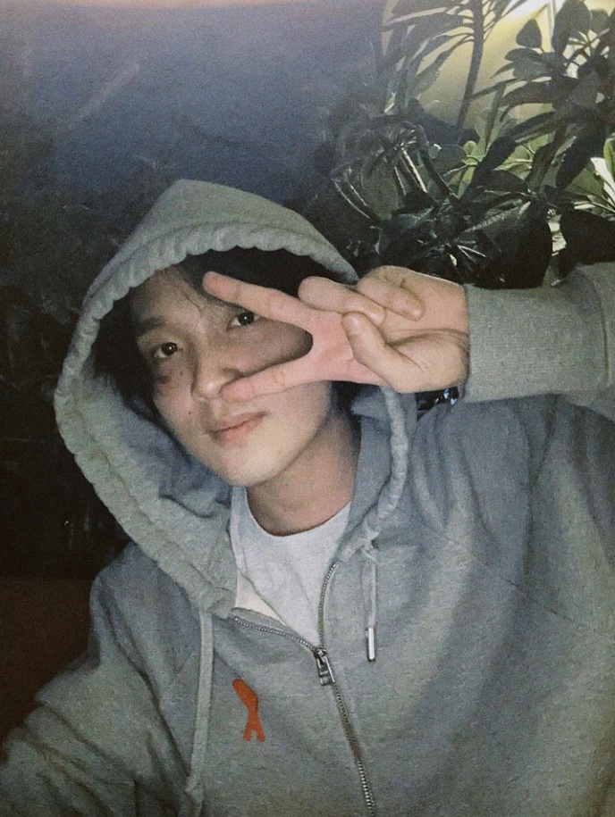 AMI de Coeur Cotton Zipped Hoodie Heather Grey 착용 스타일
