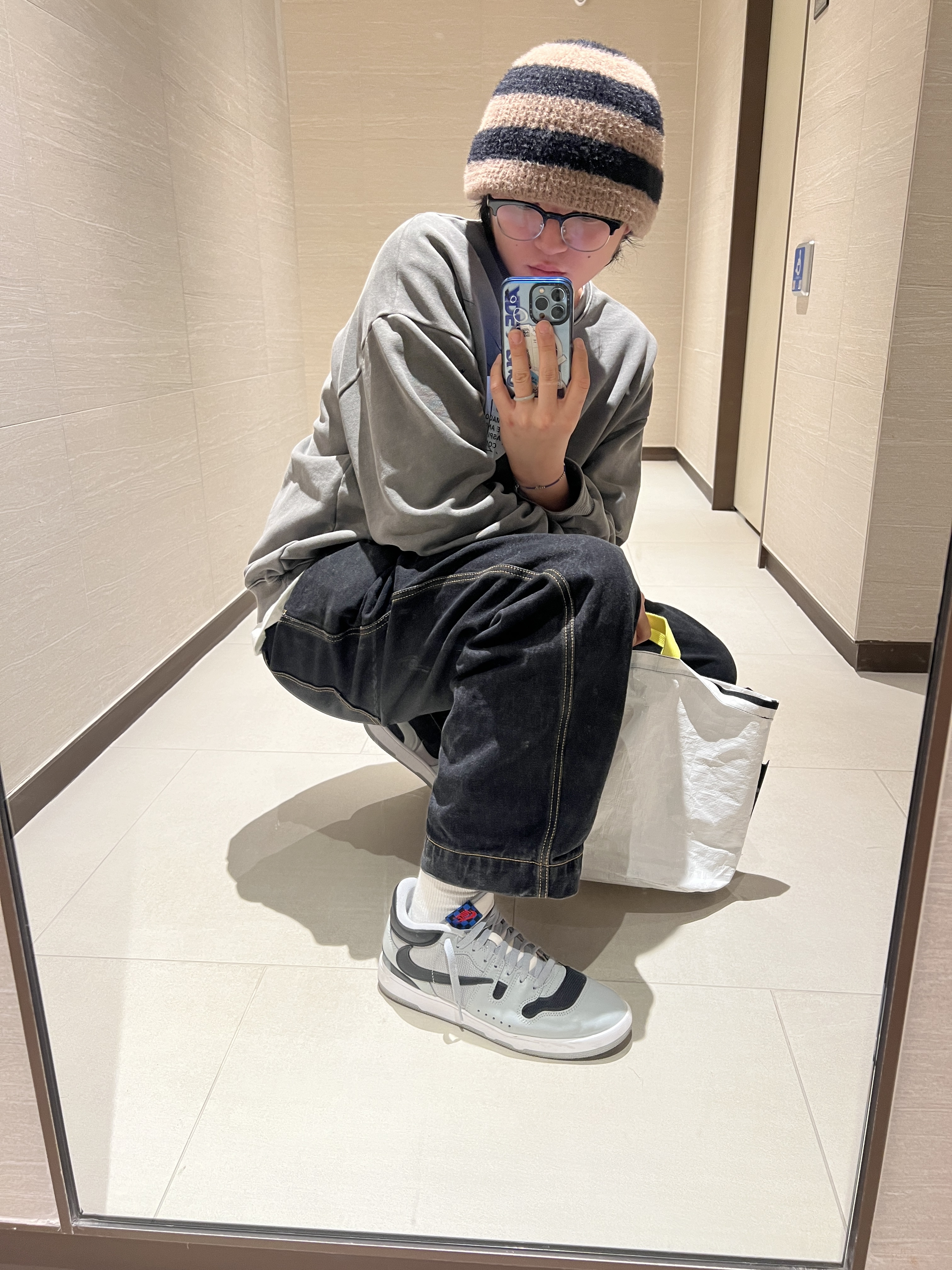 Nike x Travis Scott Mac Attack SP Light Smoke Grey, Ader Error Mod Jeans Noir 착용 스타일 - 1