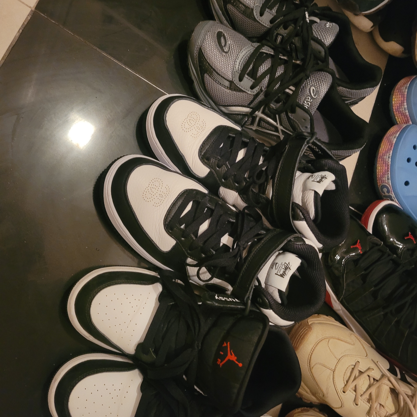 Nike x Stussy Air Force 1 '07 Mid SP Black and Light Bone 착용 스타일