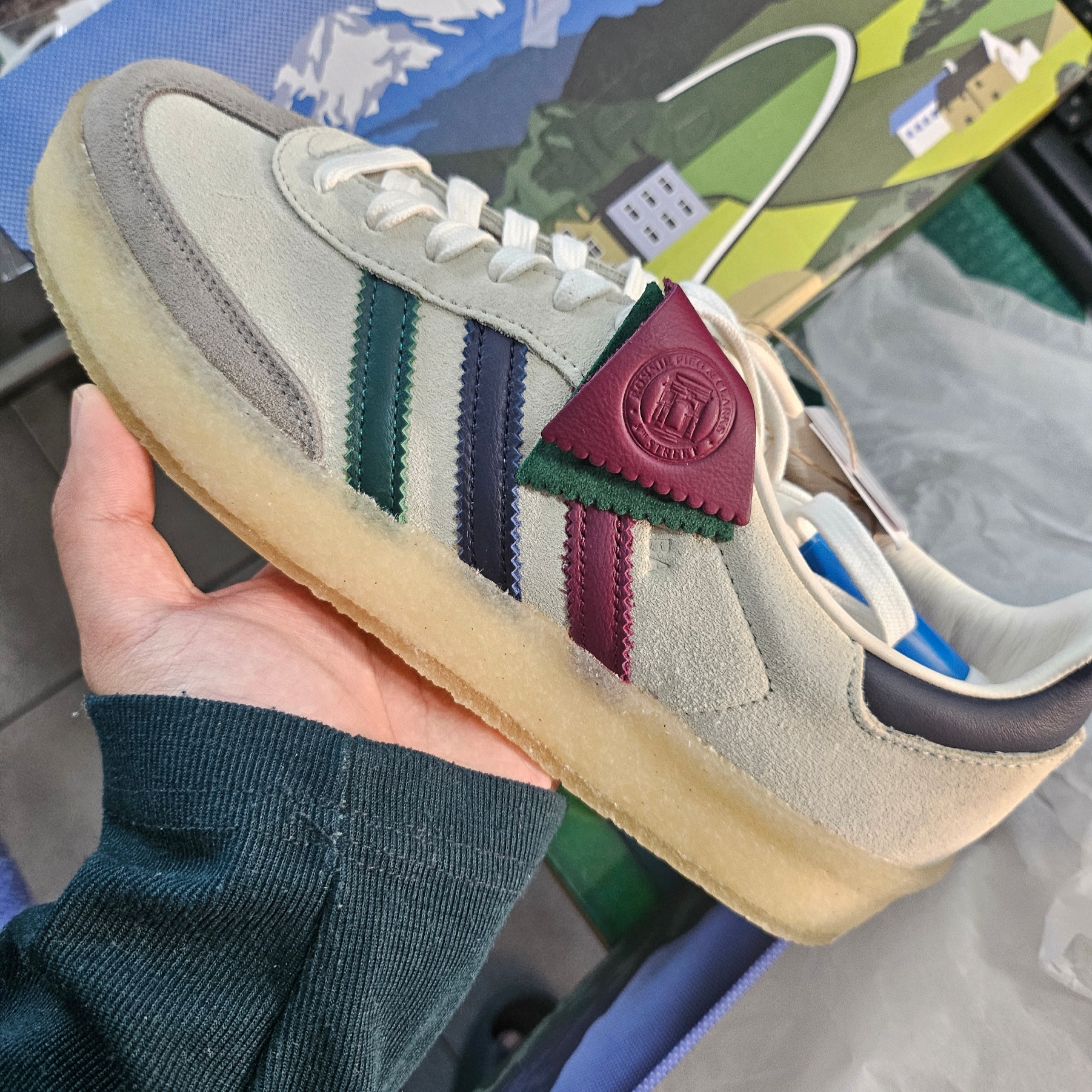 Adidas x Clarks x Ronnie Fieg 8th Street Samba Chalk White Collegiate Green 착용 스타일