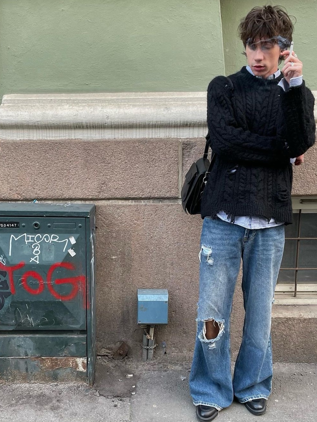 Resurrection13 Knee Destroyed Denim Pants Light Blue 착용 스타일 - 2