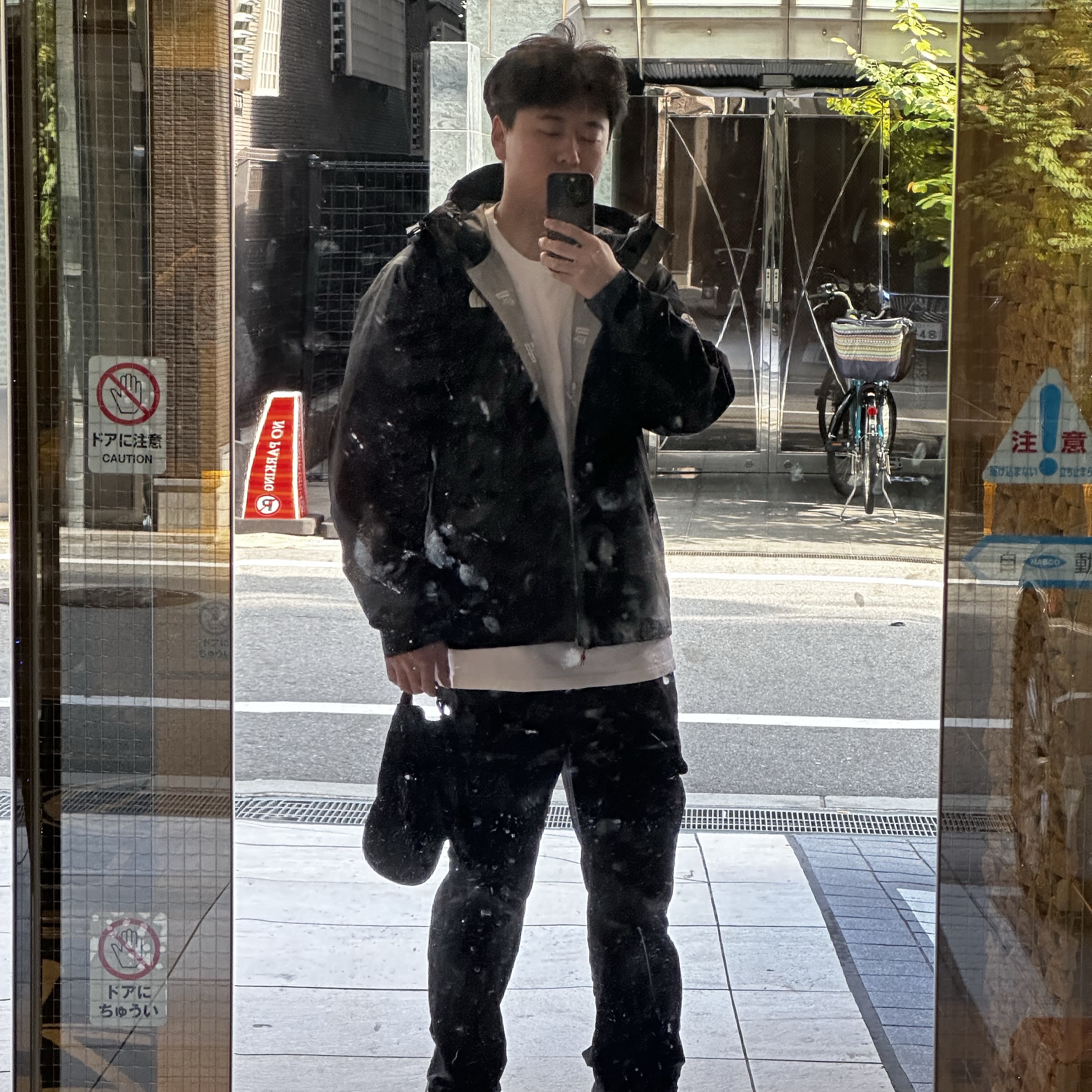 Supreme x The North Face Summit Series Outer Tape Seam Jacket Black - 21SS, Nike x Sacai Zoom Cortez SP Iron Grey 착용 스타일 - 1
