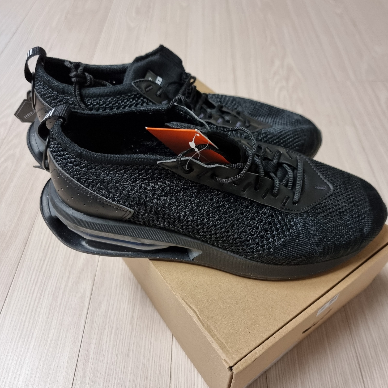 Nike Air Max Flyknit Racer Anthracite Black 착용 스타일 - 3