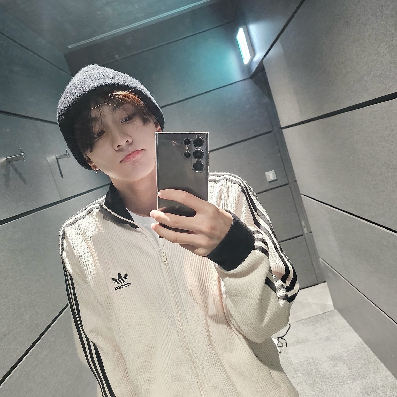 Adidas Adicolor Classic Waffle Beckenbauer Track Jacket Wonder White - US Sizing, Adidas Adicolor Classic Waffle Beckenbauer Track Jacket Wonder White - KR Sizing 착용 스타일