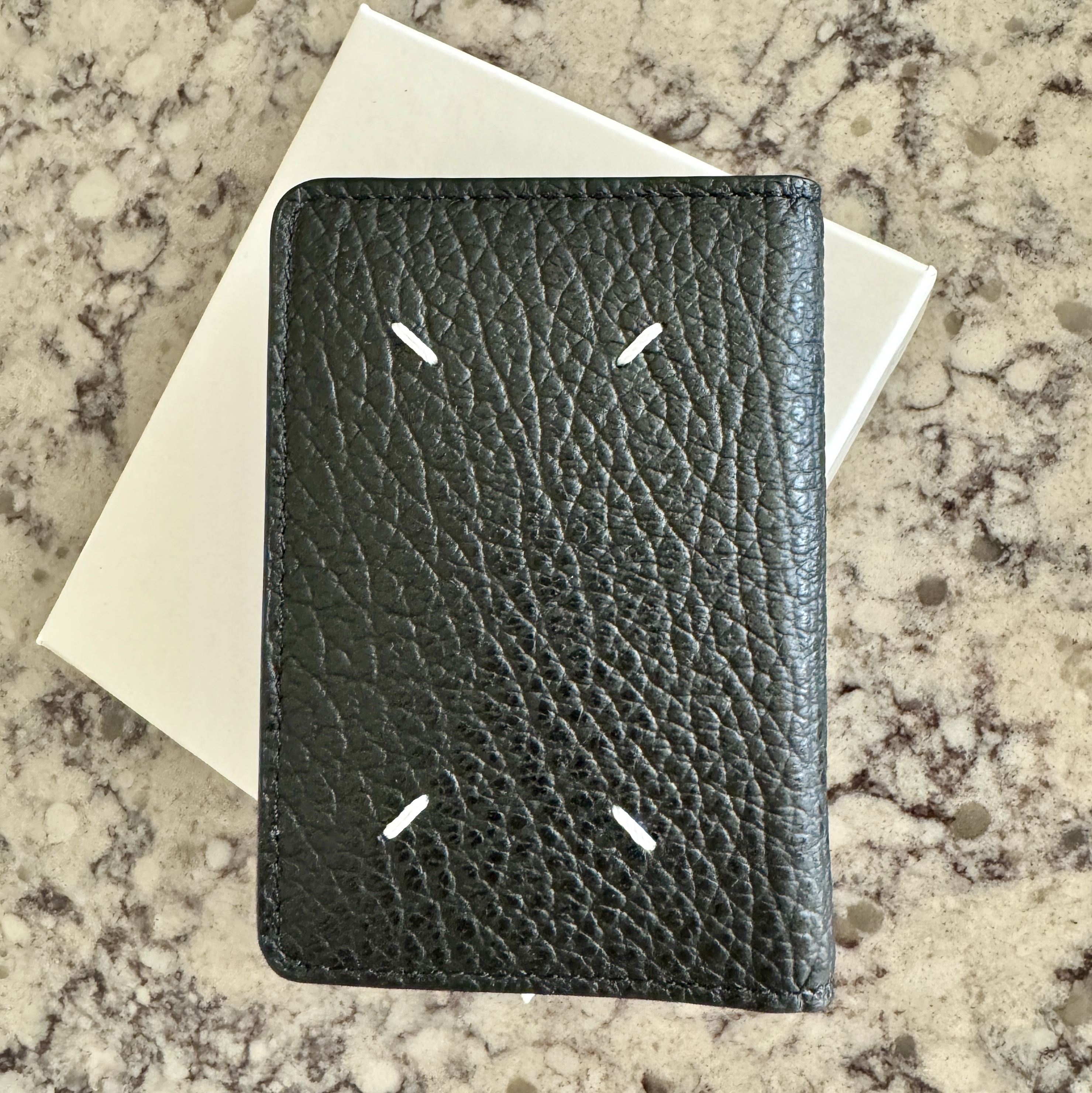 Maison Margiela Bovine Leather Card Holder Black 착용 스타일 - 2