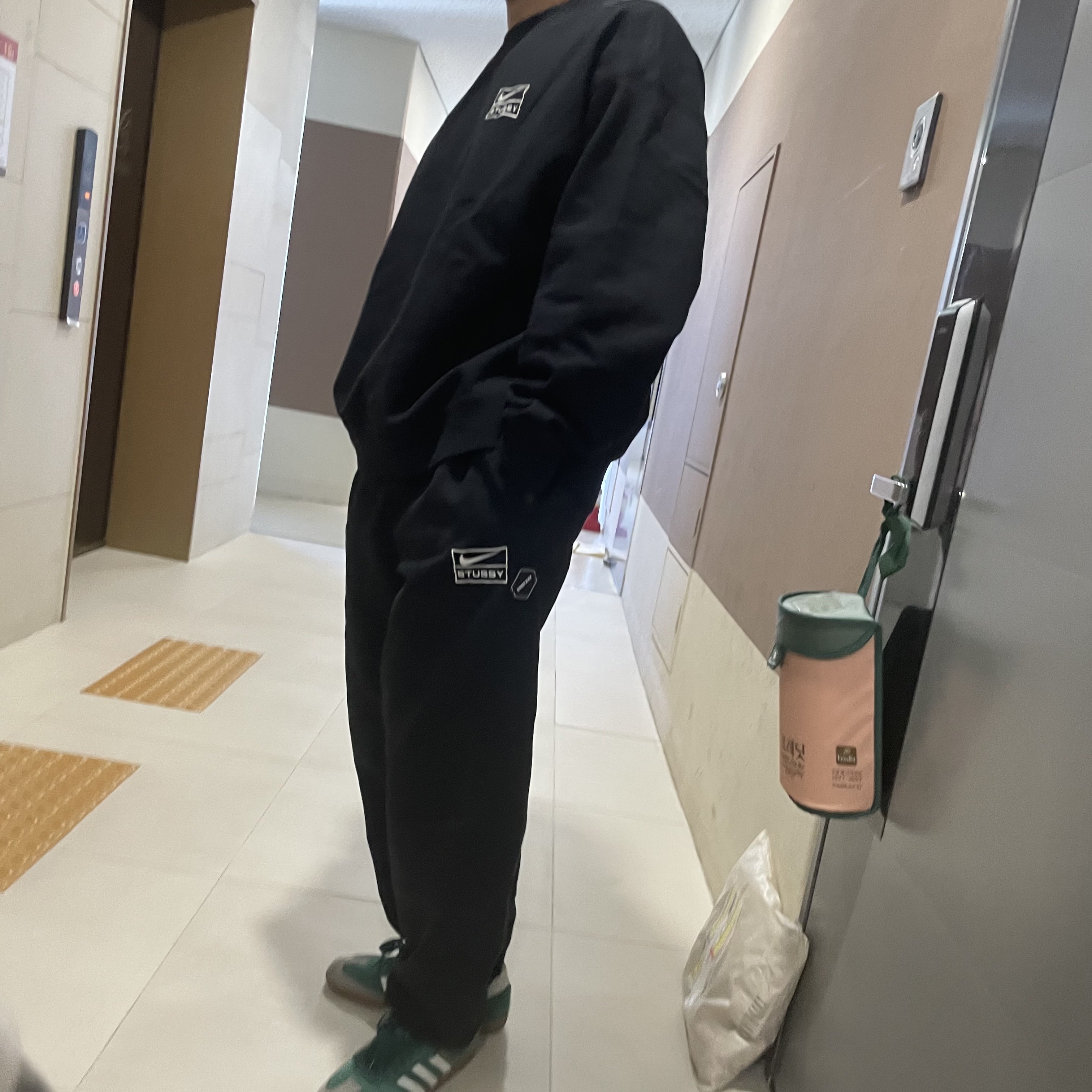 Nike x Stussy NRG Washed Fleece Crewneck Black (DO5310-010) 착용 스타일