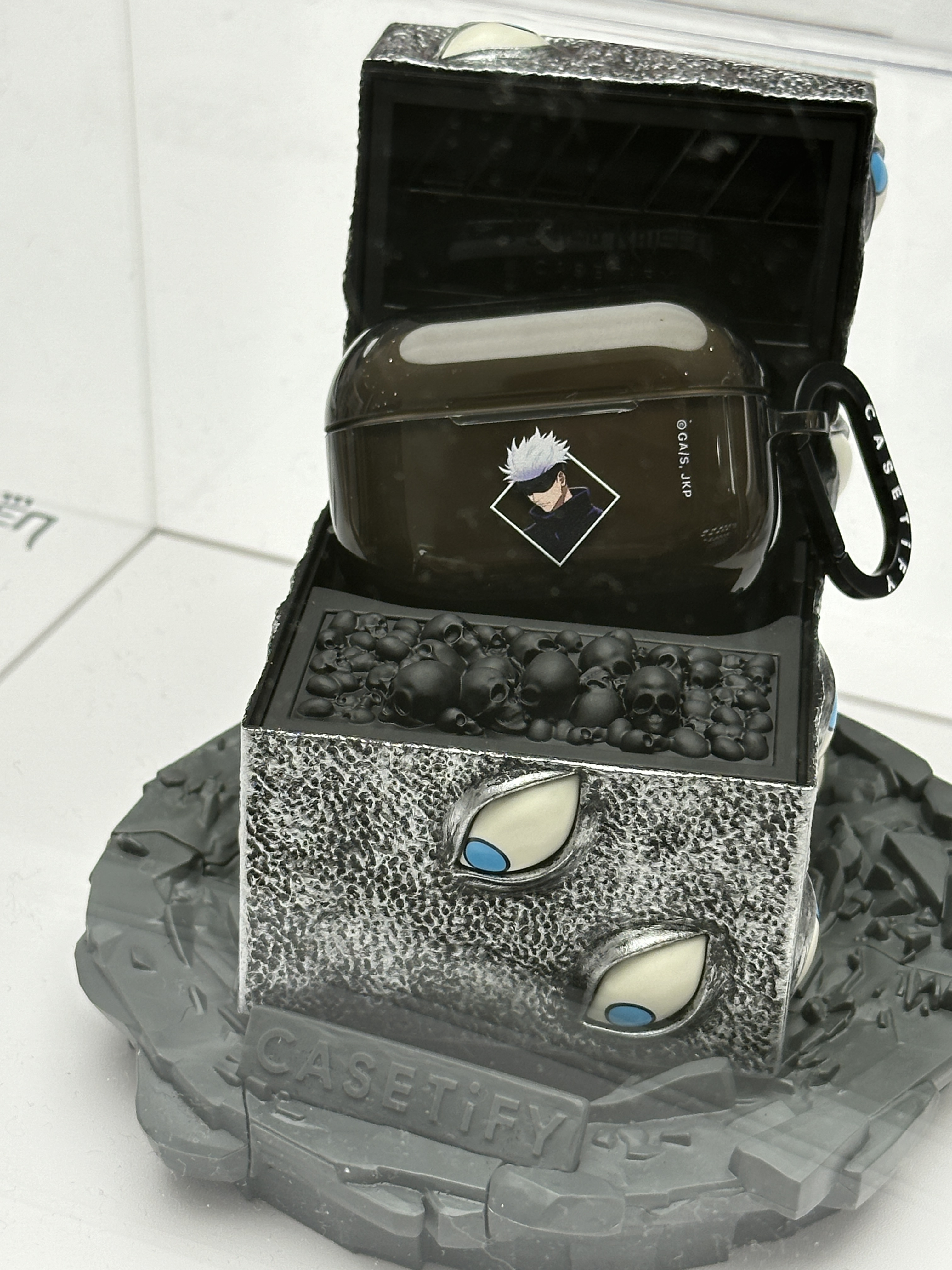 Casetify x Jujutsu Kaisen Prison Realm Collectible Airpods Pro Case 1st/2nd Gen Case, Casetify x Jujutsu Kaisen Sukuna's Cursed Finger Apple Pencil Case 착용 스타일