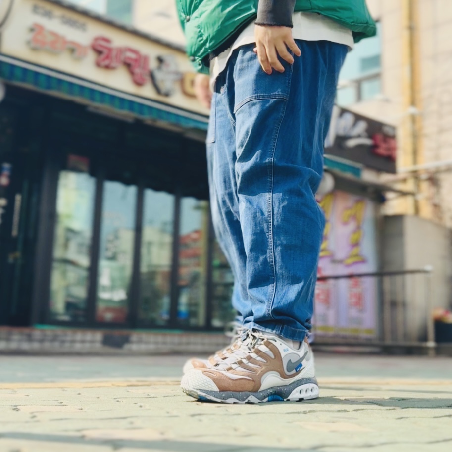 Nike x Undefeated Air Terra Humara Archaeobrown 착용 스타일