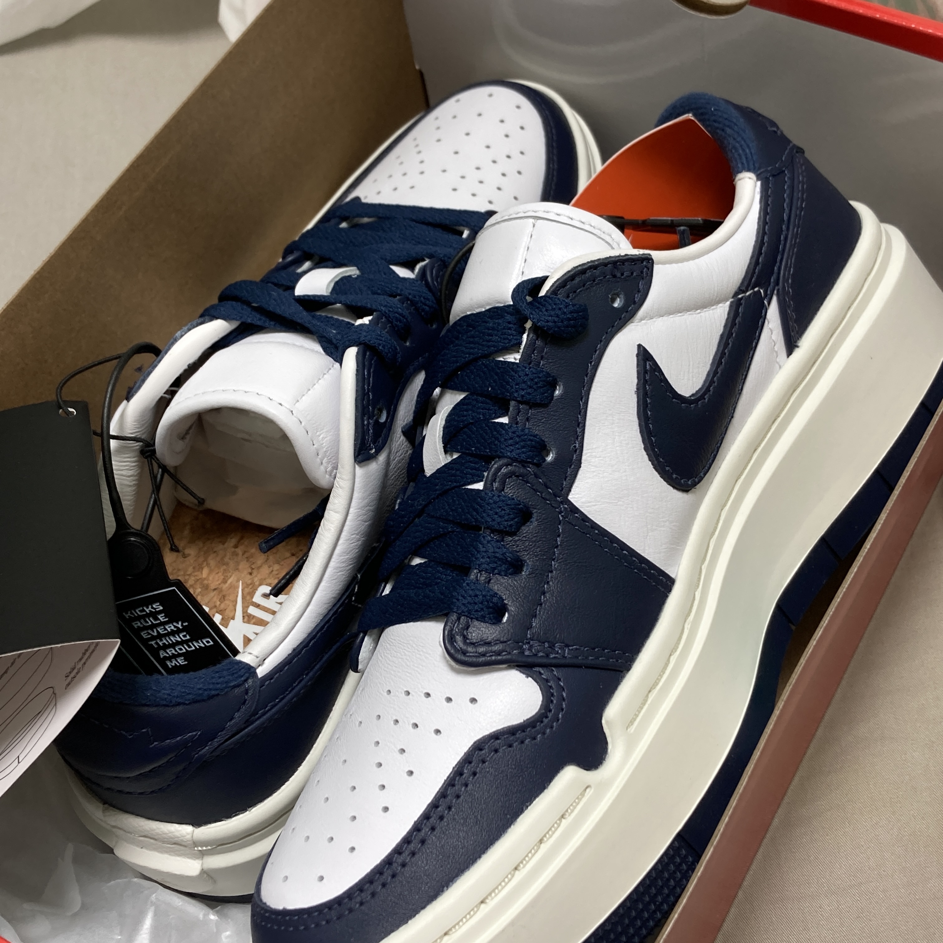 (W) Jordan 1 Elevate Low Midnight Navy 착용 스타일 - 2