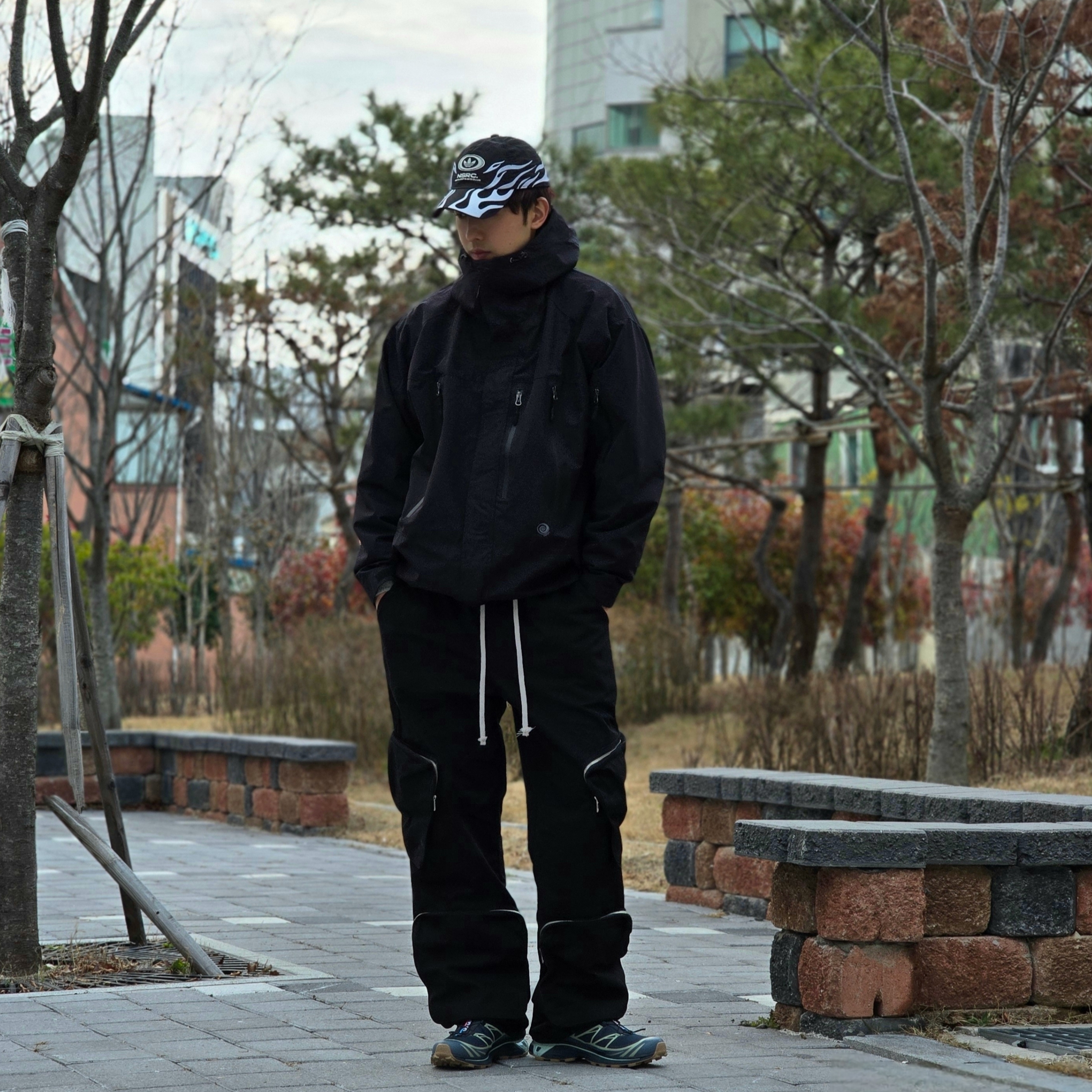 아디다스 x NSRC 캡 블랙, 살로몬 XT-6 고어텍스 카본 베링 씨 착용 스타일 - 2