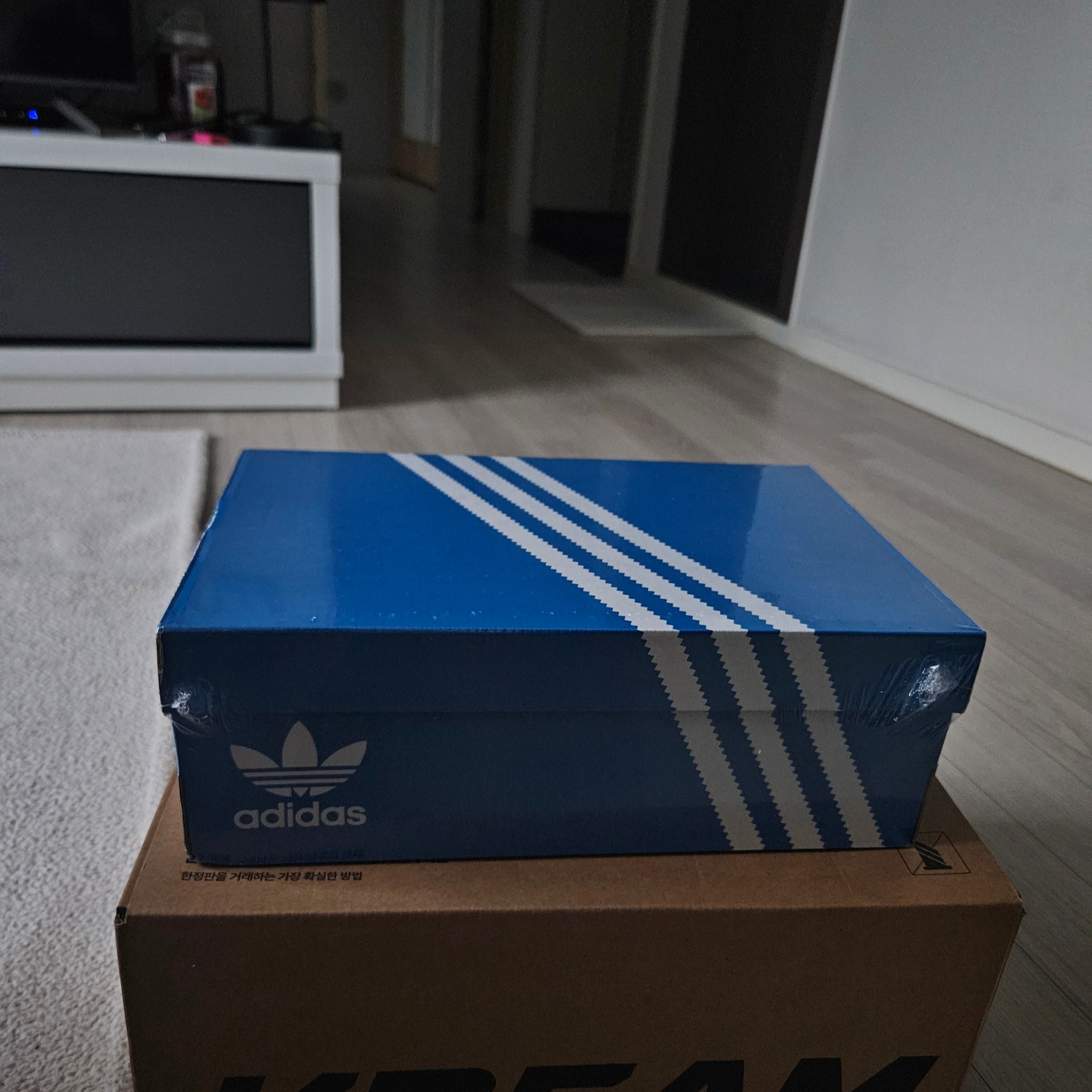 (W) Adidas Gazelle Bold Core Black Cloud White 착용 스타일 - 3