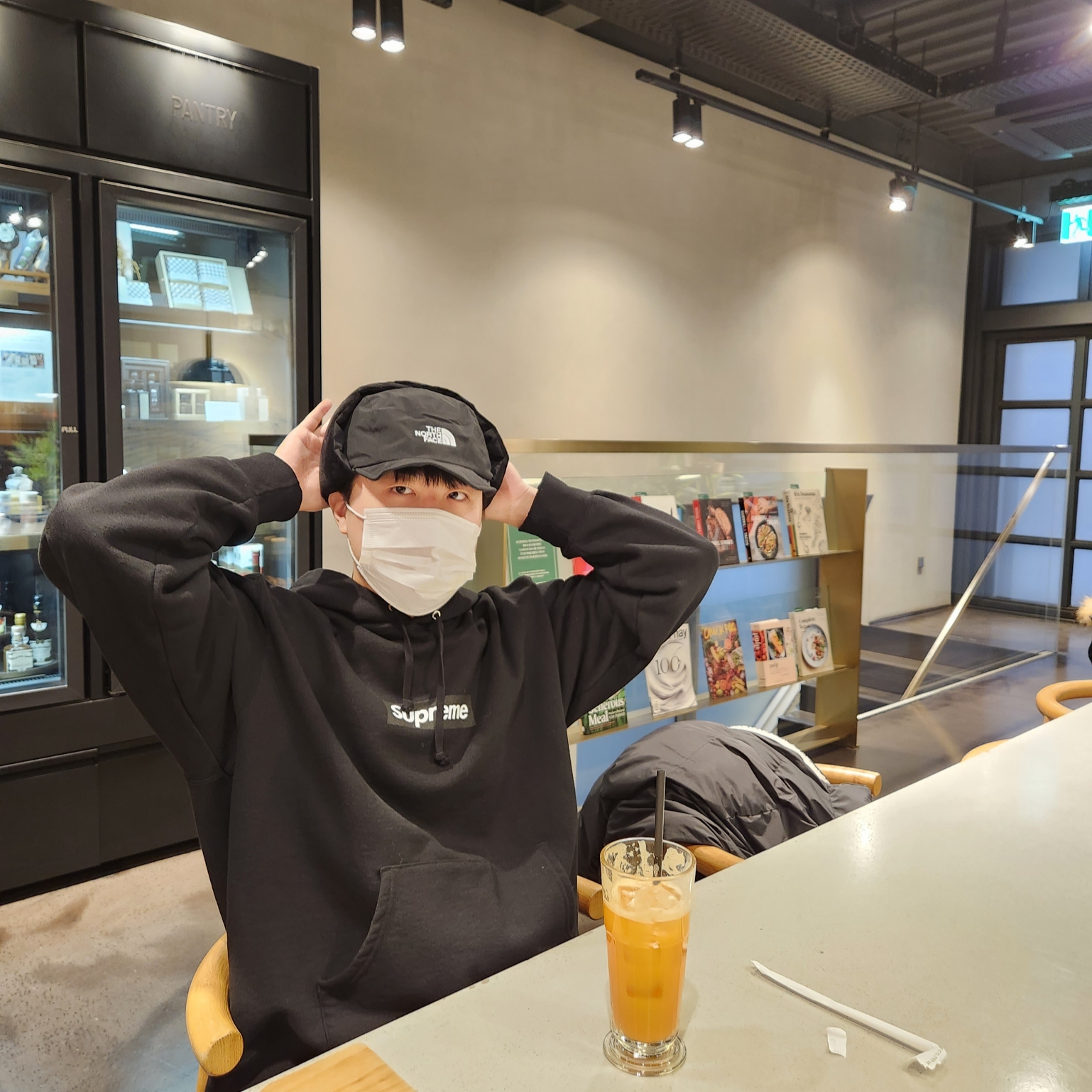 The North Face Gore-Tex Earmuff Cap Black 착용 스타일
