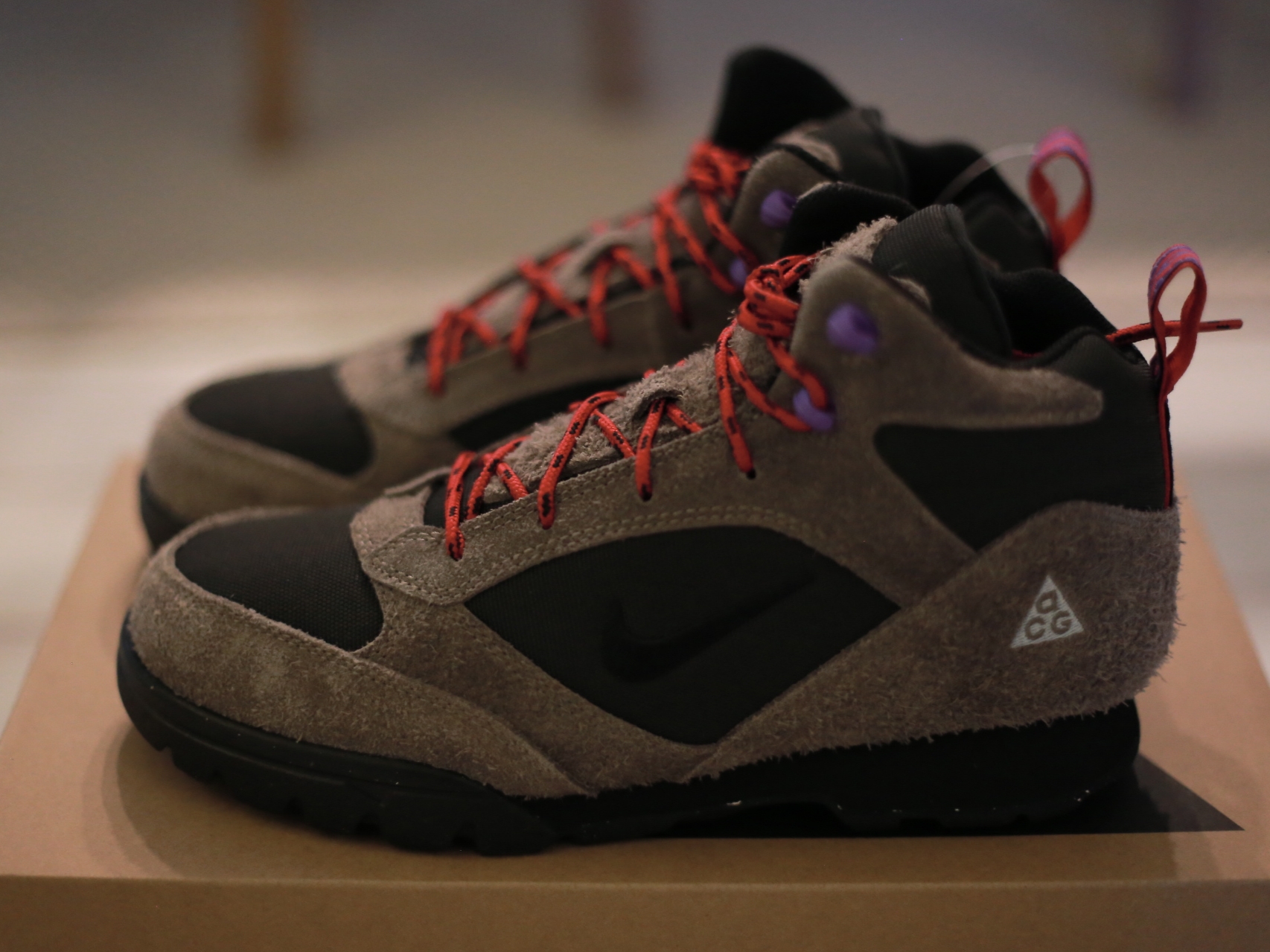 Nike ACG Torre Mid Waterproof Olive Grey Black 착용 스타일 - 1