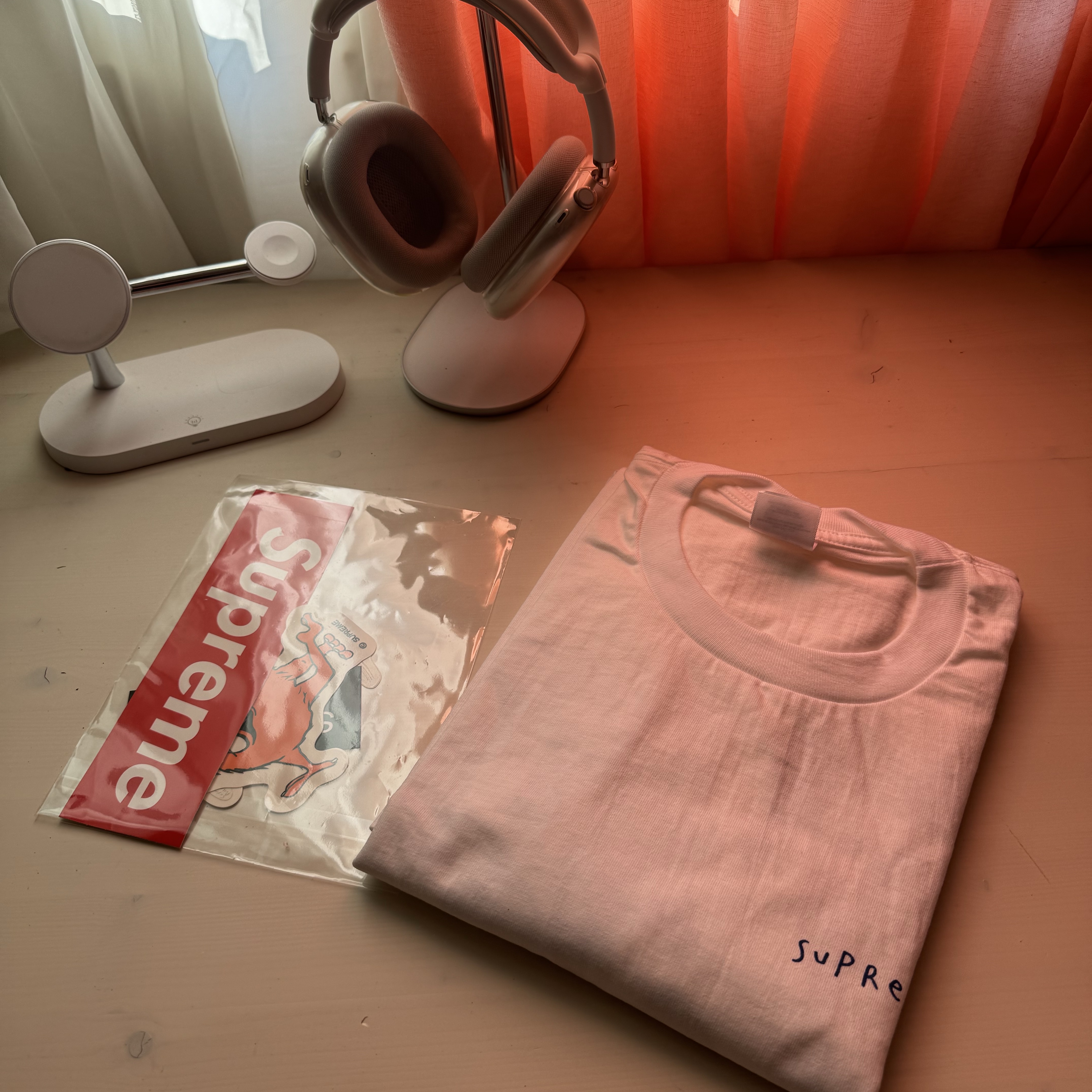 Supreme Ying Yang T-Shirt White - 23FW 착용 스타일 - 2