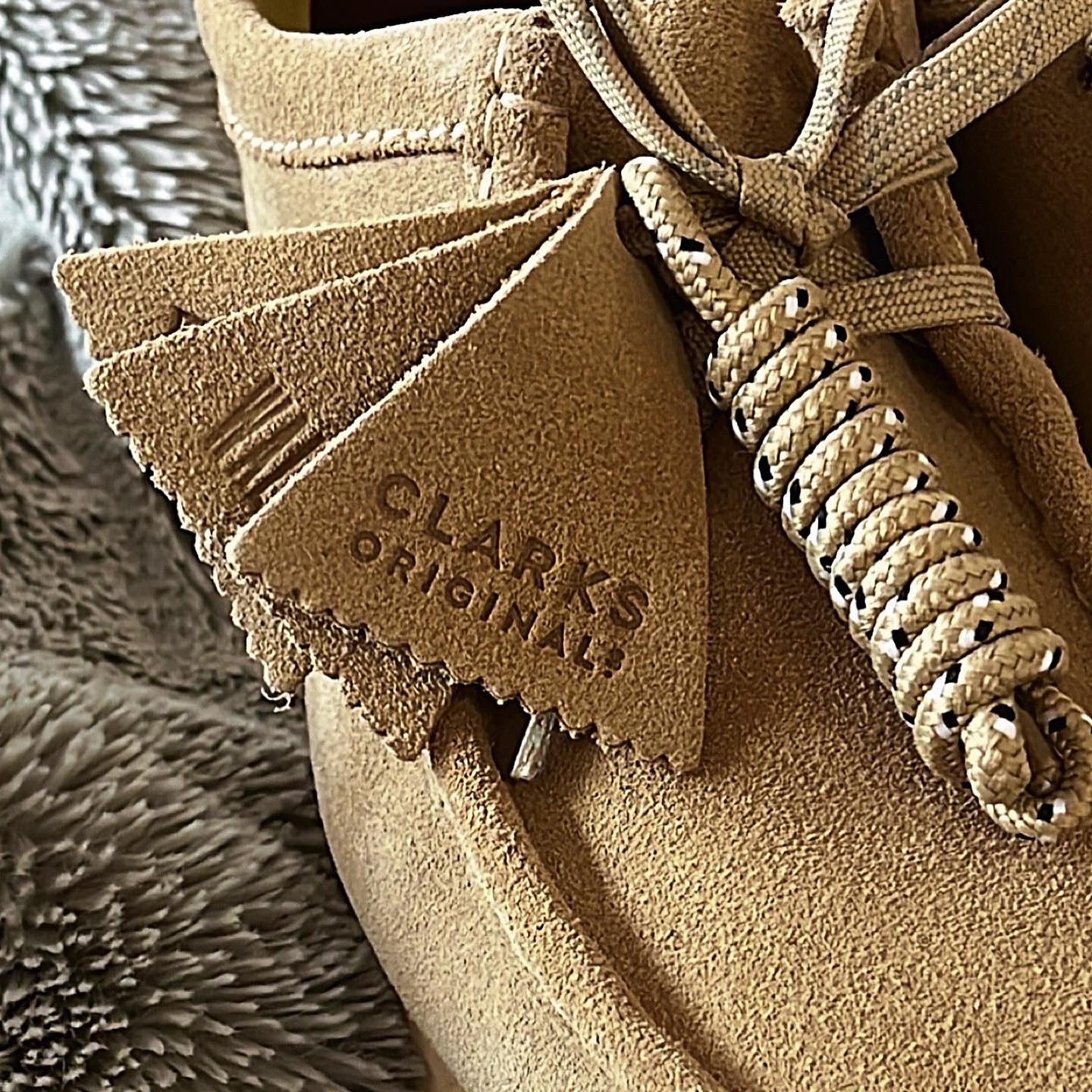 (W) Clarks Wallabee GTX Maple Suede 착용 스타일 - 2