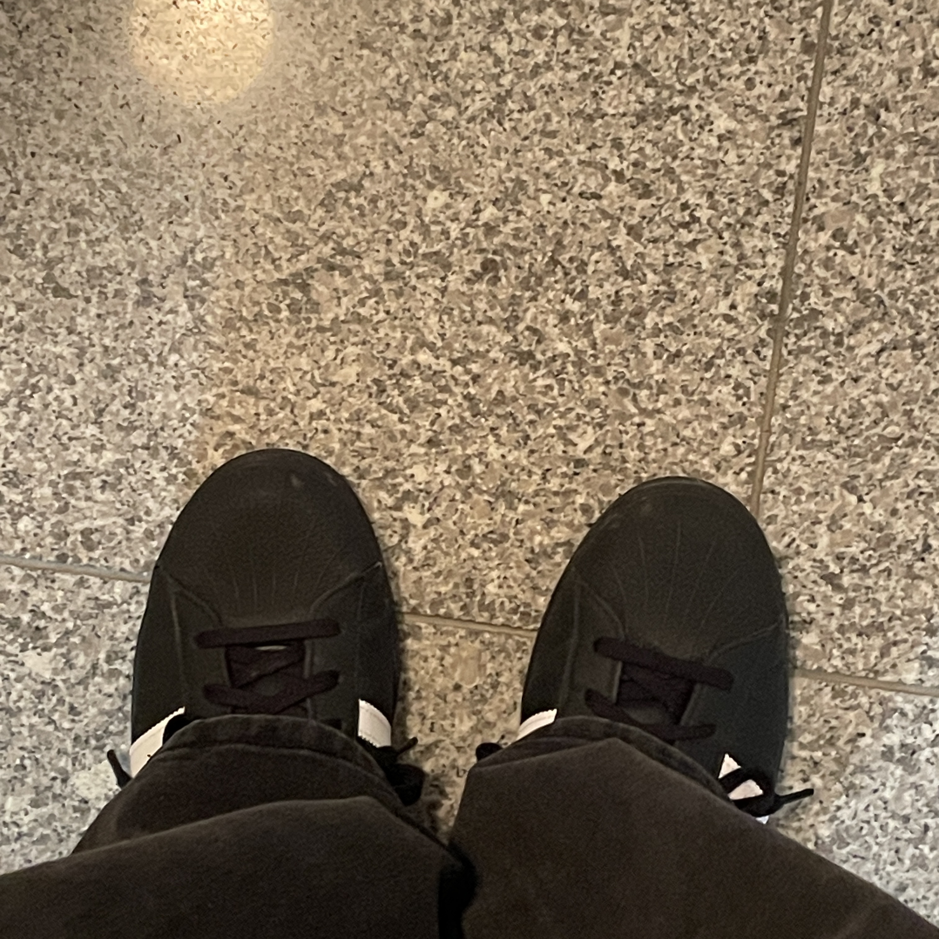 Adidas Superstar Core Black White 착용 스타일