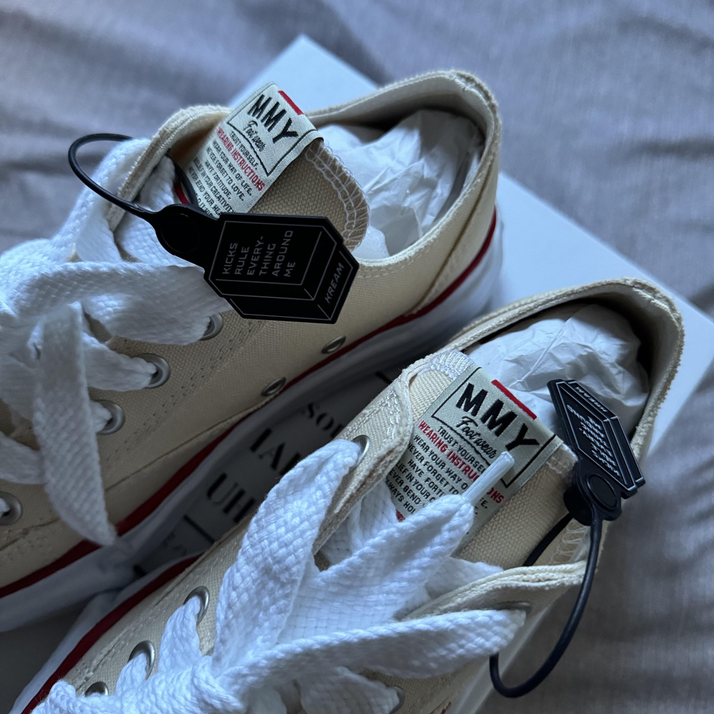 Maison Mihara Yasuhiro Peterson OG Sole Canvas Low-top Sneakers Natural 착용 스타일 - 3