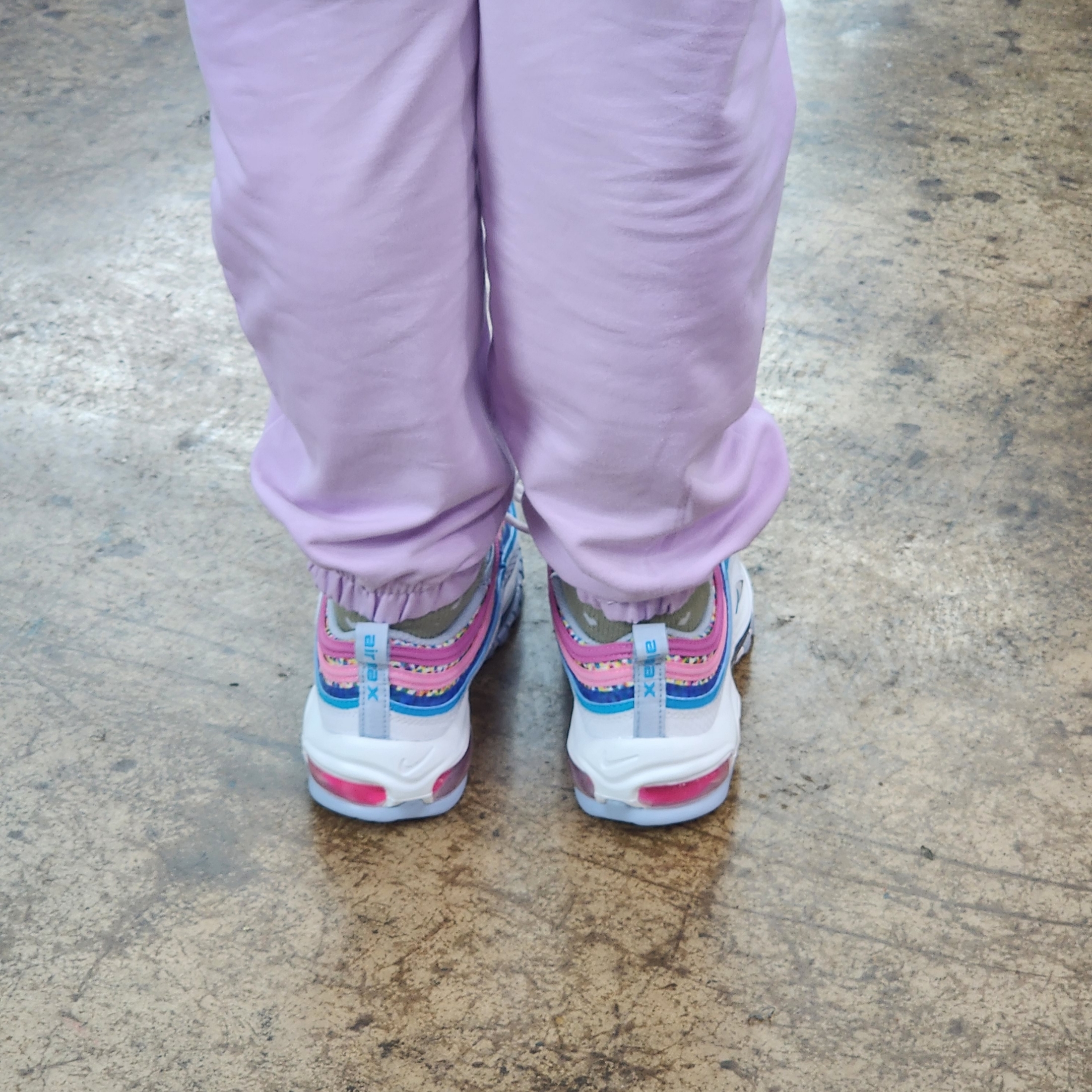 (GS) Nike Air Max 97 SE White Blue Lightning 착용 스타일 - 1