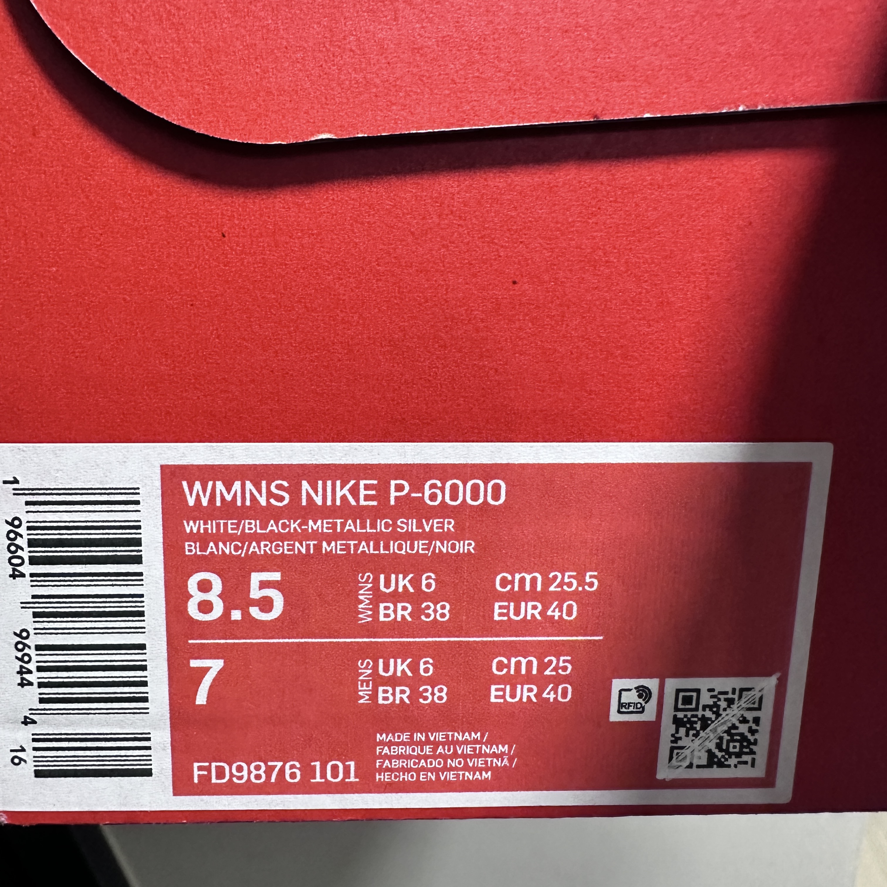 (W) Nike P-6000 White Metallic Silver 착용 스타일 - 2