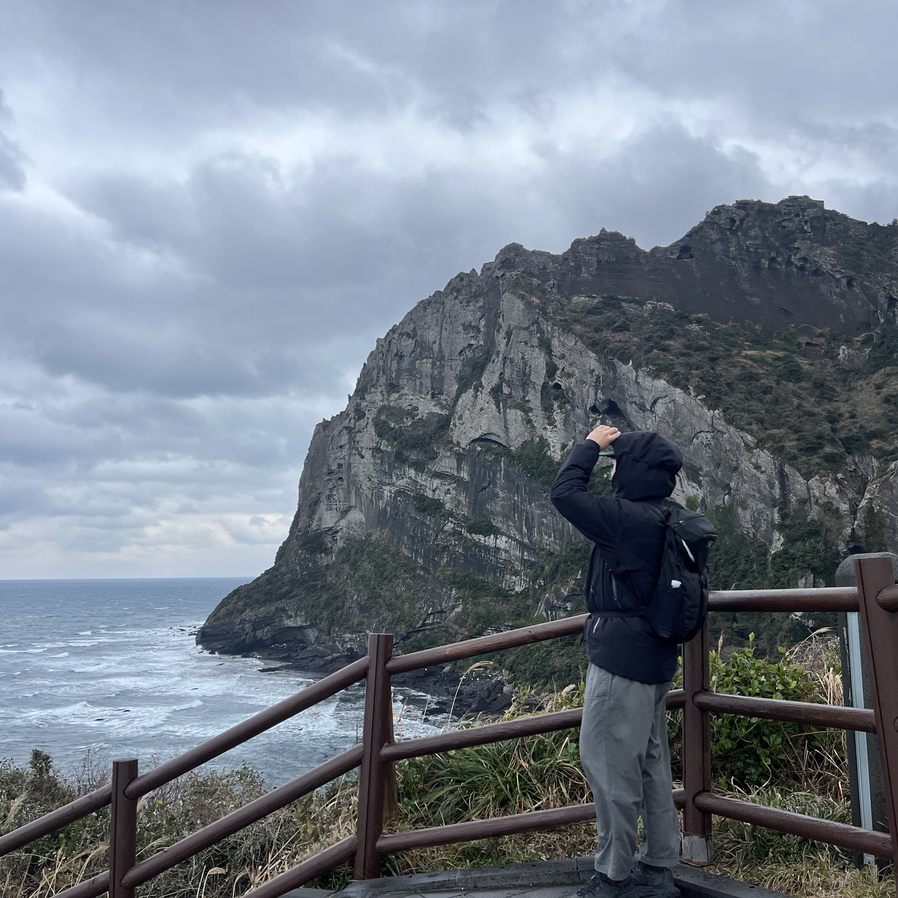 Arc'teryx Beta LT Jacket Black 착용 스타일 - 1