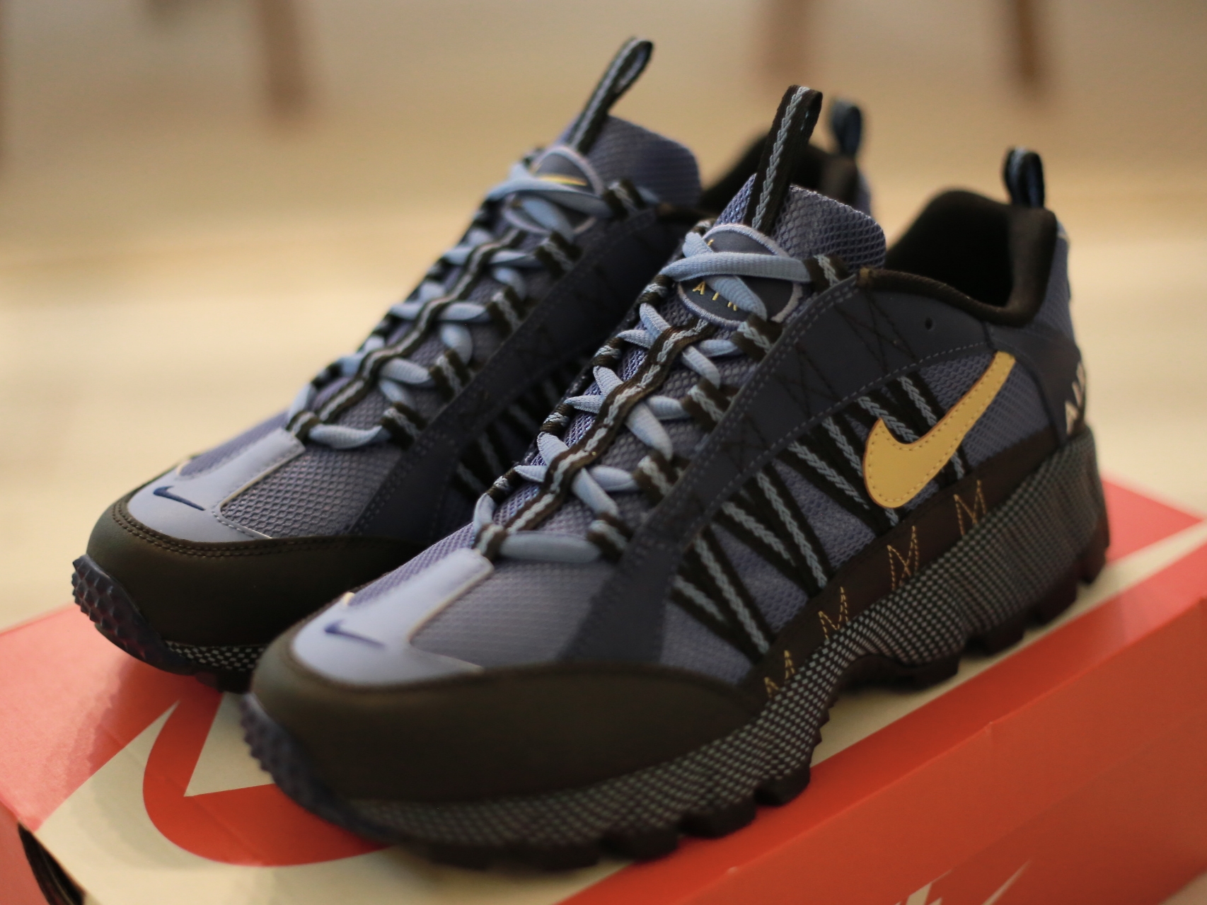 Nike Air Humara Deep Royal Blue and Light Ultramarine 착용 스타일 - 2