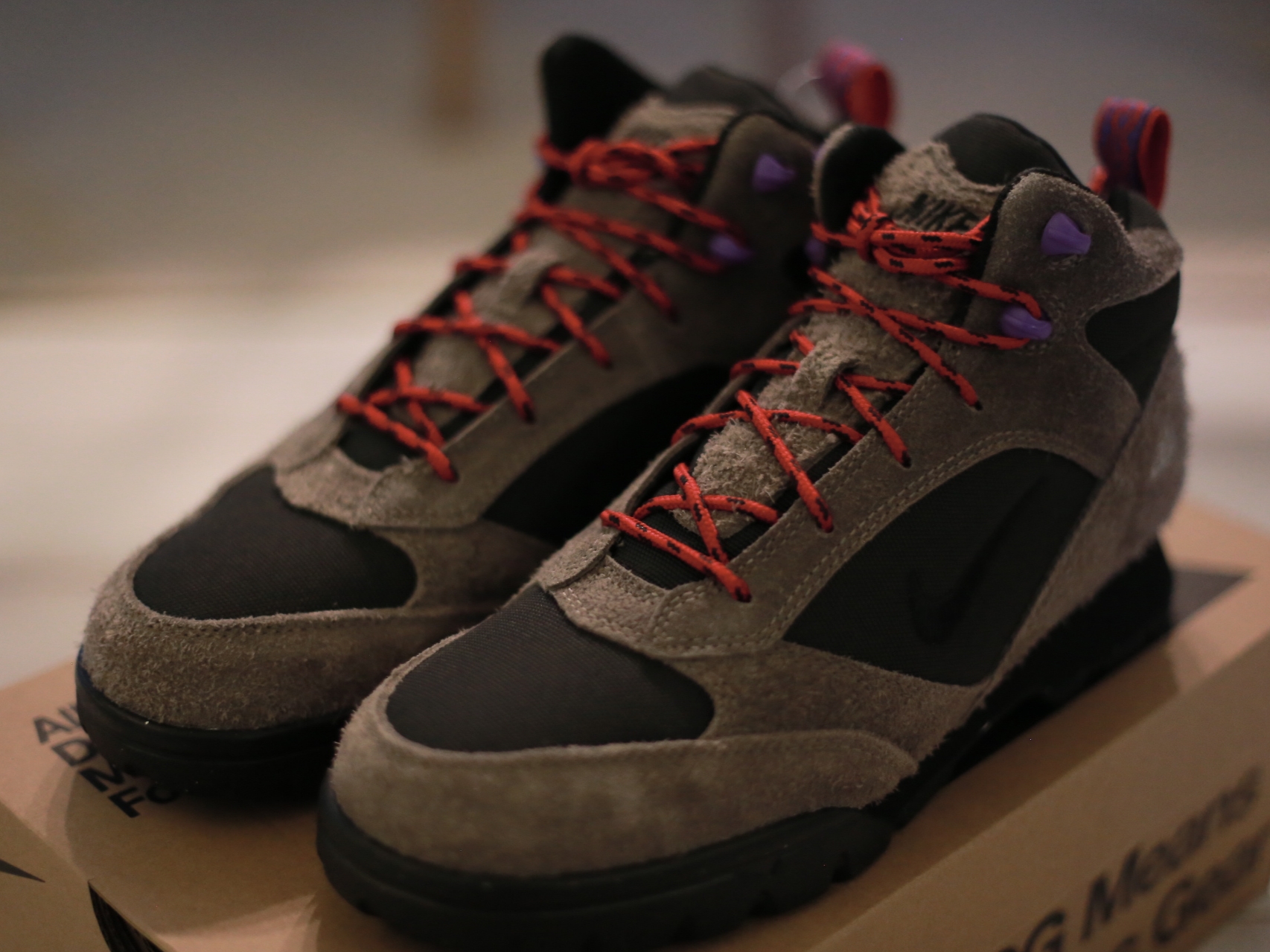 Nike ACG Torre Mid Waterproof Olive Grey Black 착용 스타일 - 2
