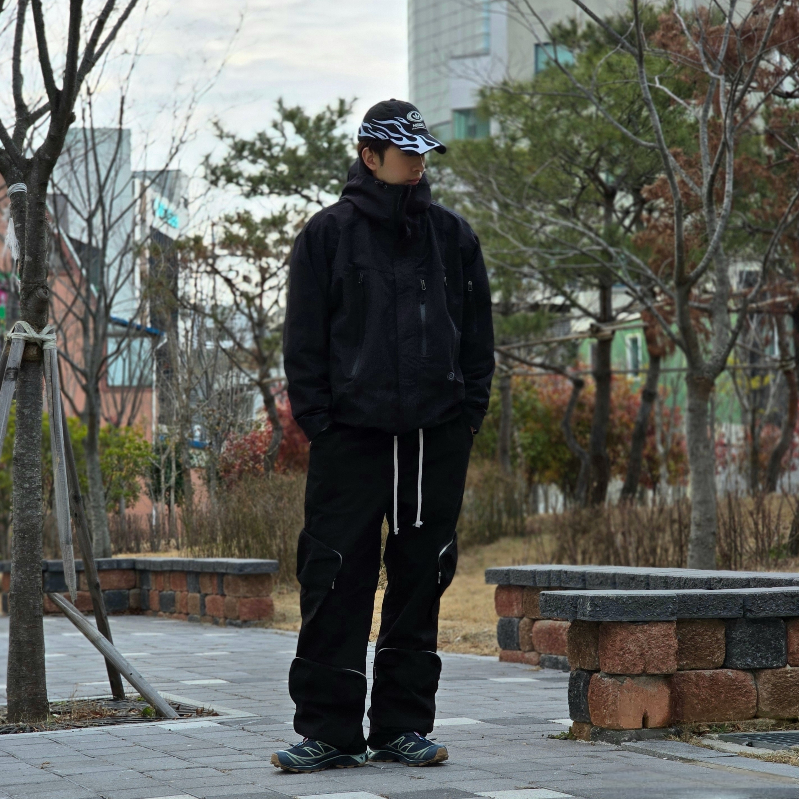 아디다스 x NSRC 캡 블랙, 살로몬 XT-6 고어텍스 카본 베링 씨 착용 스타일 - 1