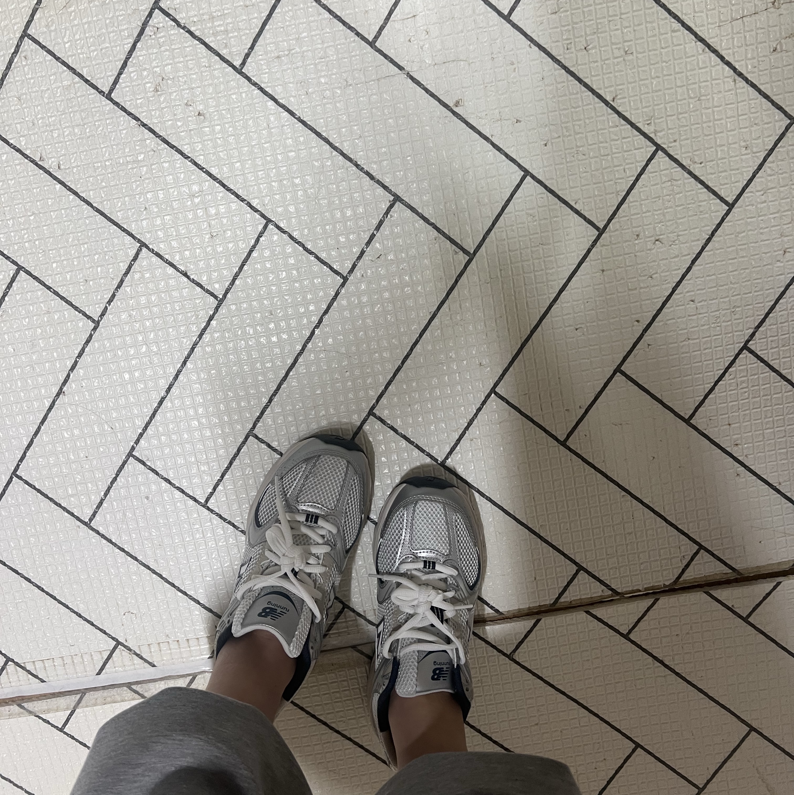 New Balance 530 Steel Grey 착용 스타일